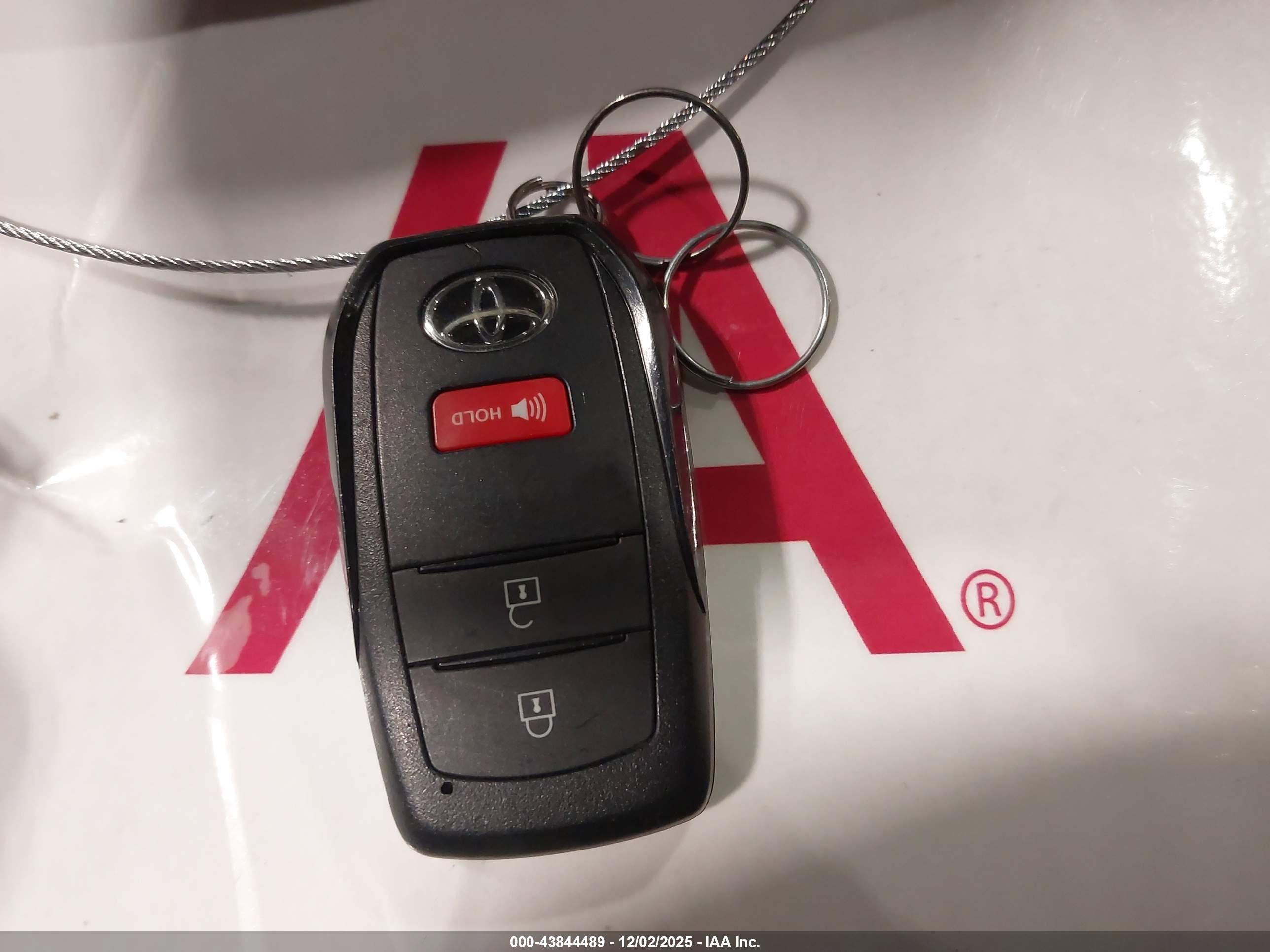 TOYOTA 4RUNNER image 11