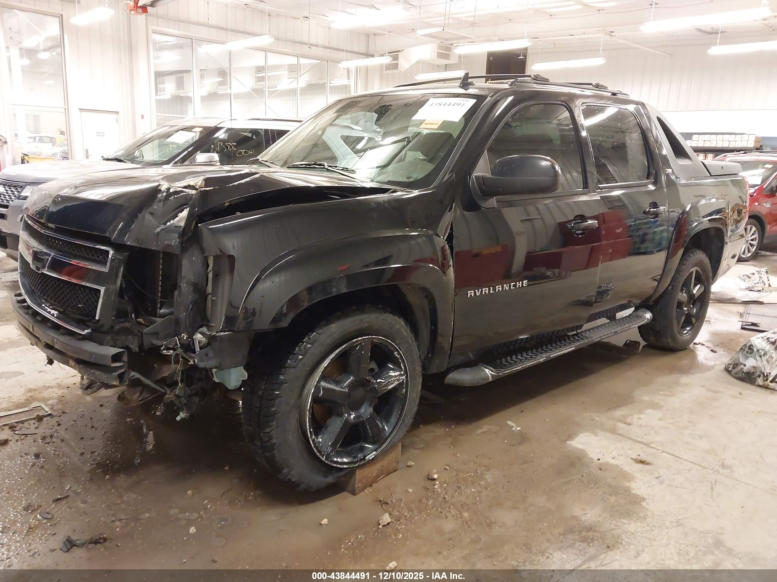 CHEVROLET AVALANCHE image 2
