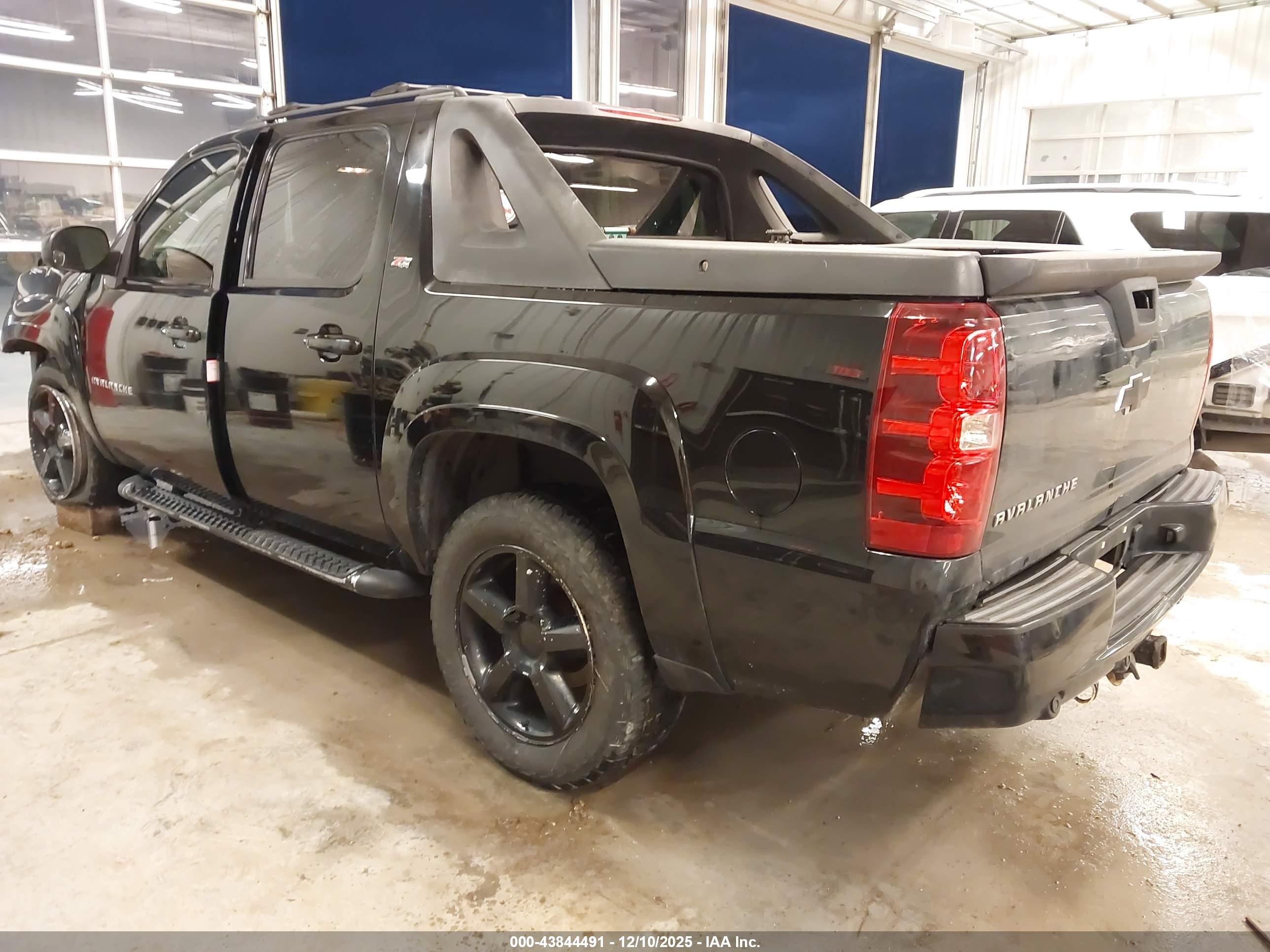 CHEVROLET AVALANCHE image 3