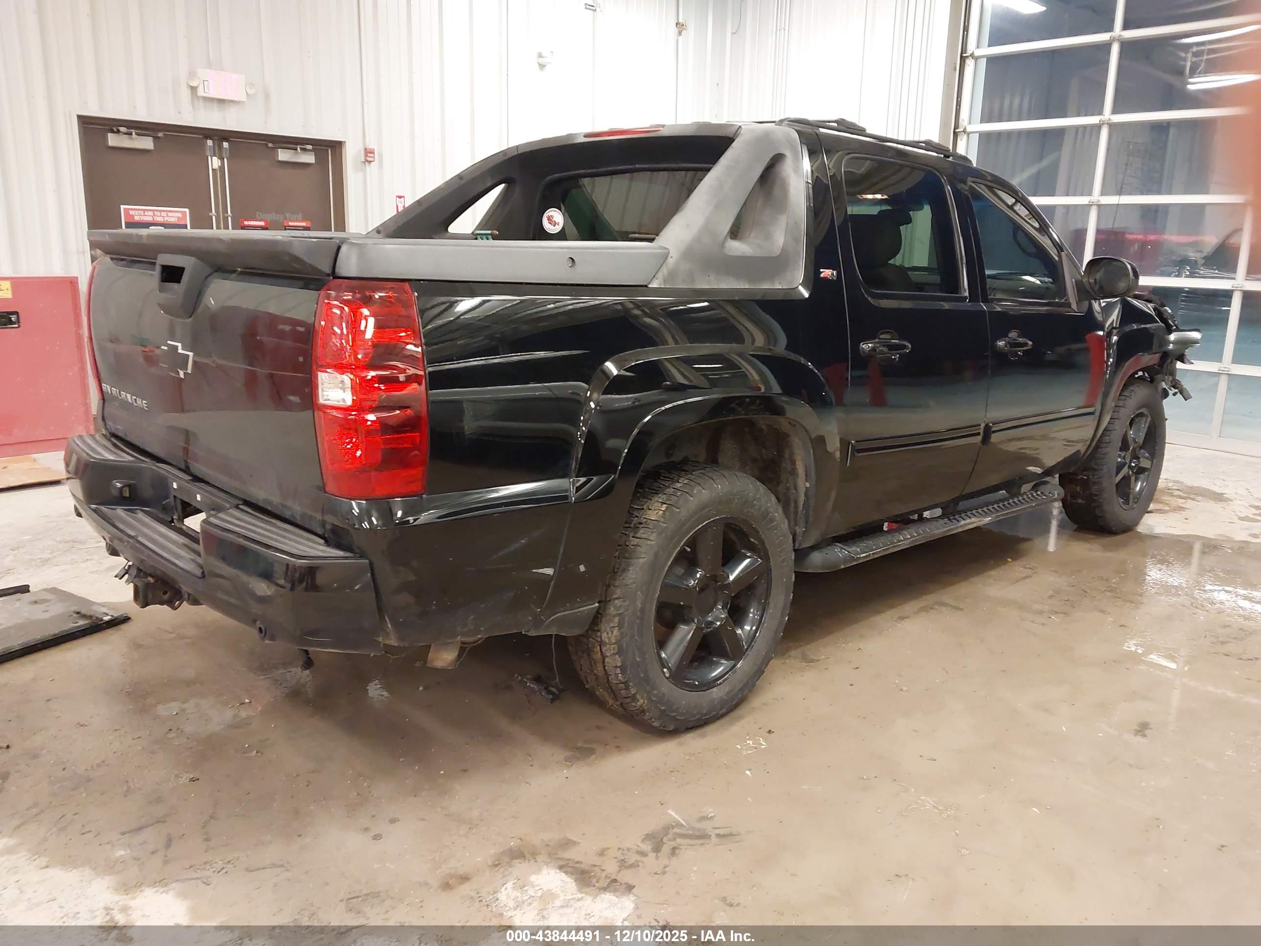 CHEVROLET AVALANCHE image 4