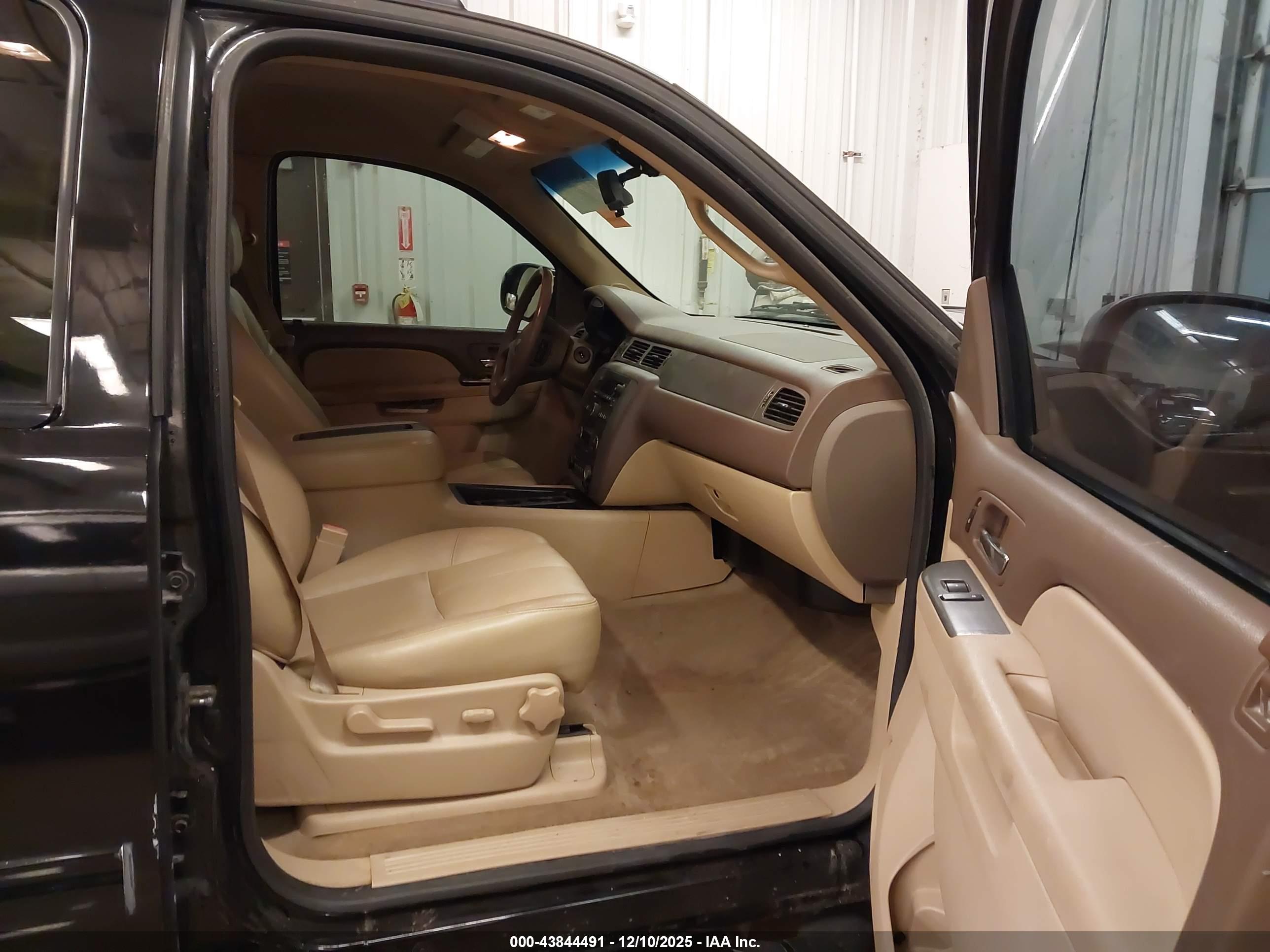 CHEVROLET AVALANCHE image 5