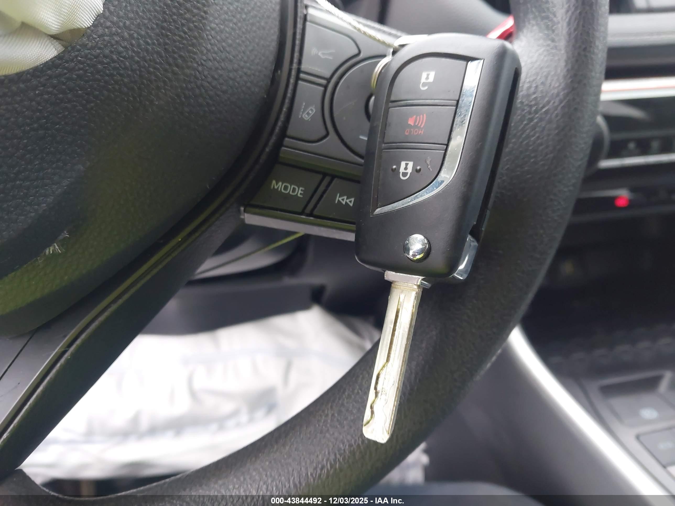 TOYOTA RAV4 image 11