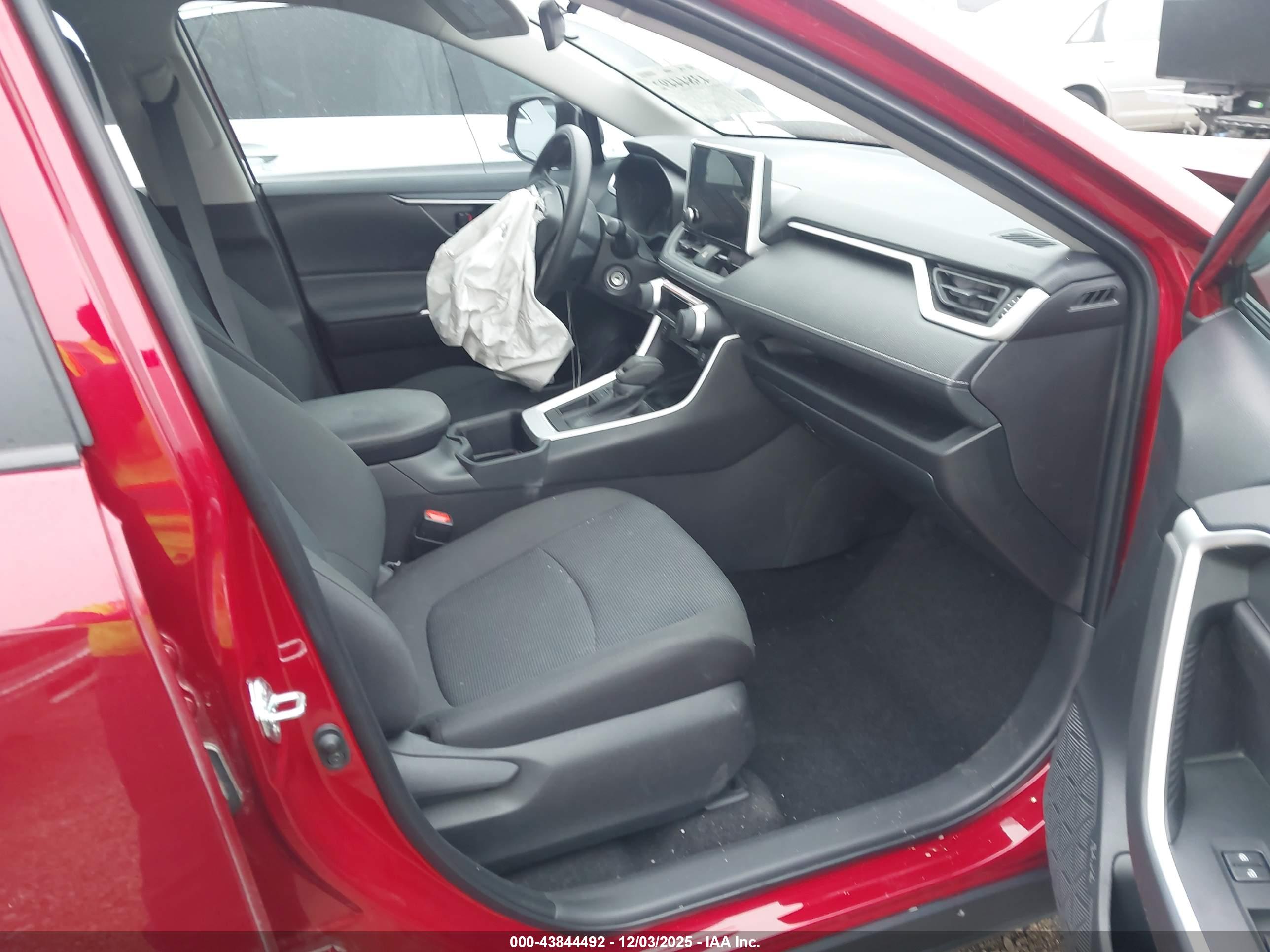 TOYOTA RAV4 image 5