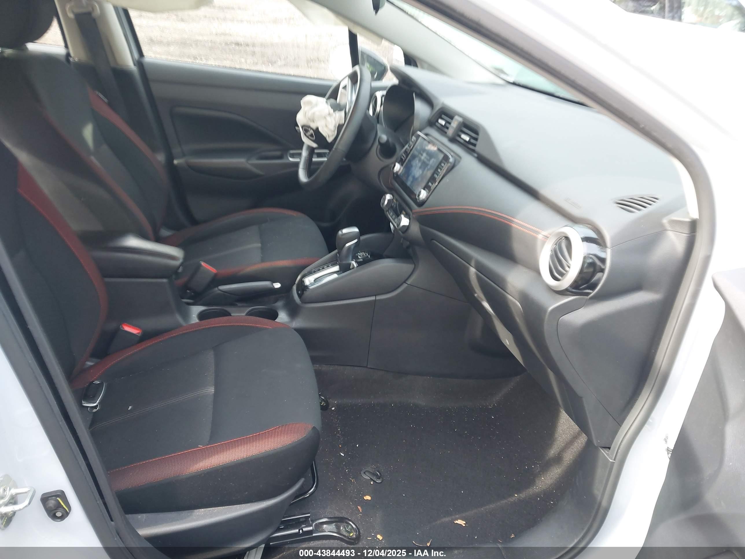 NISSAN VERSA image 5