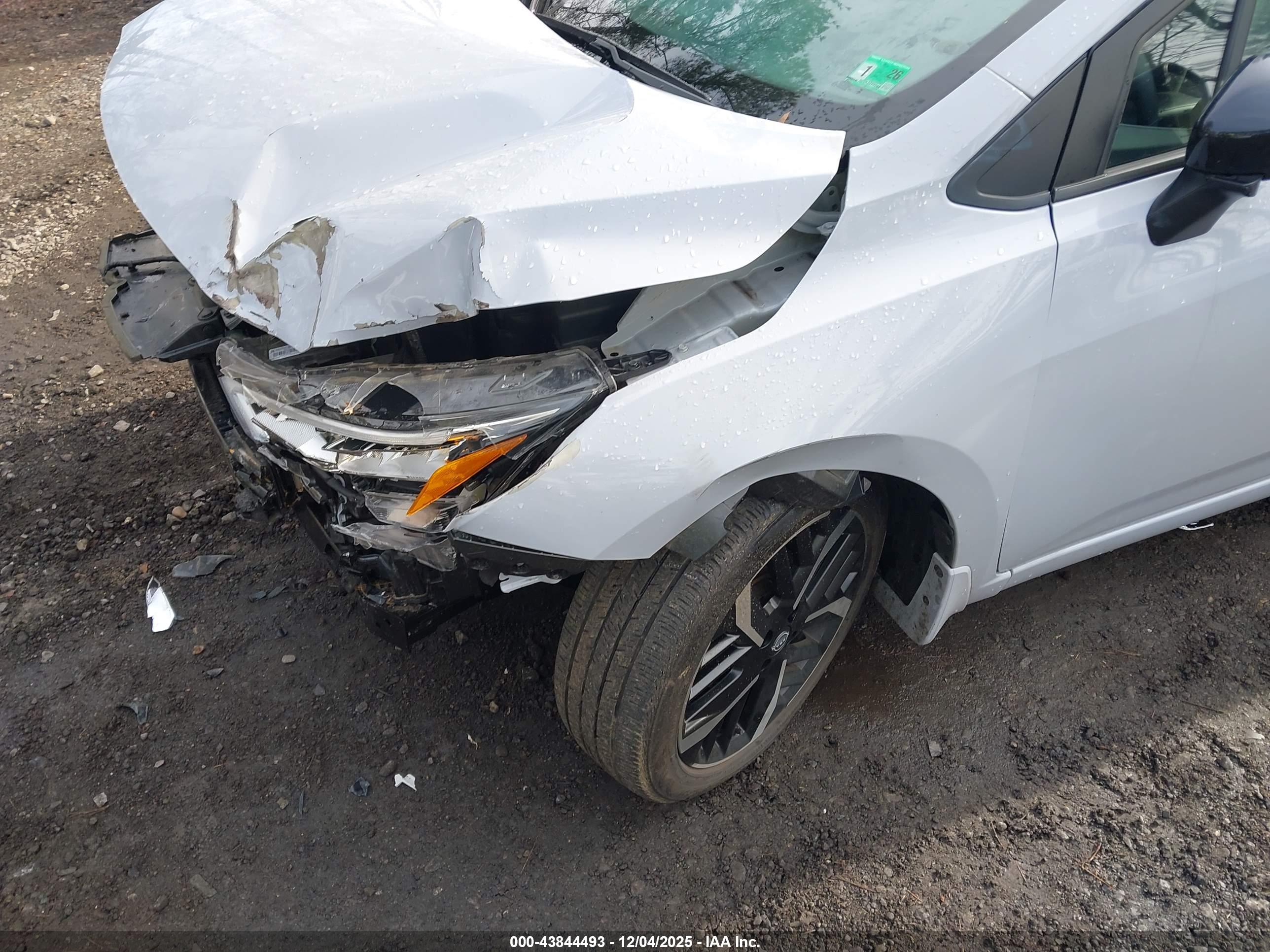 NISSAN VERSA image 6