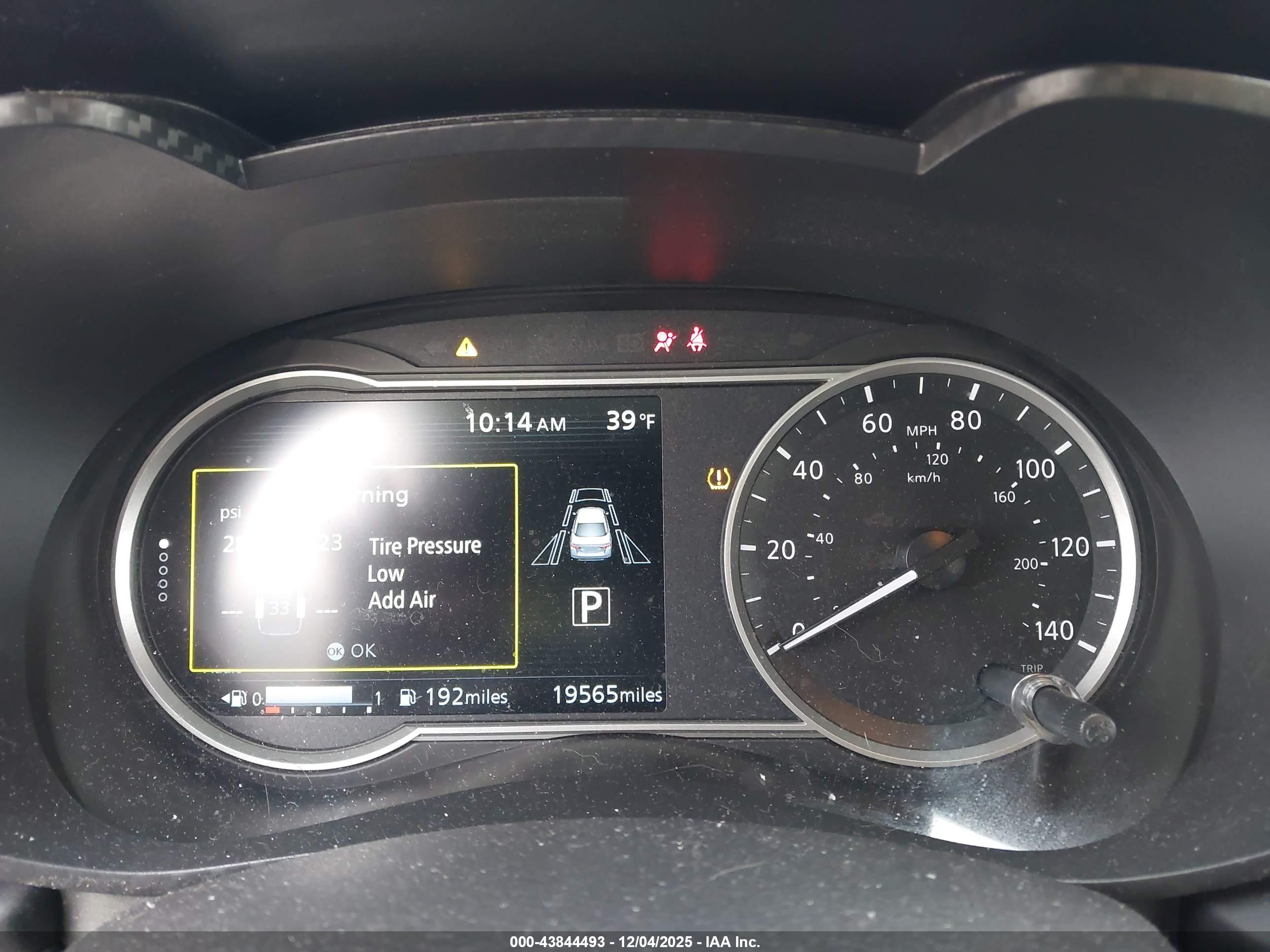 NISSAN VERSA image 7