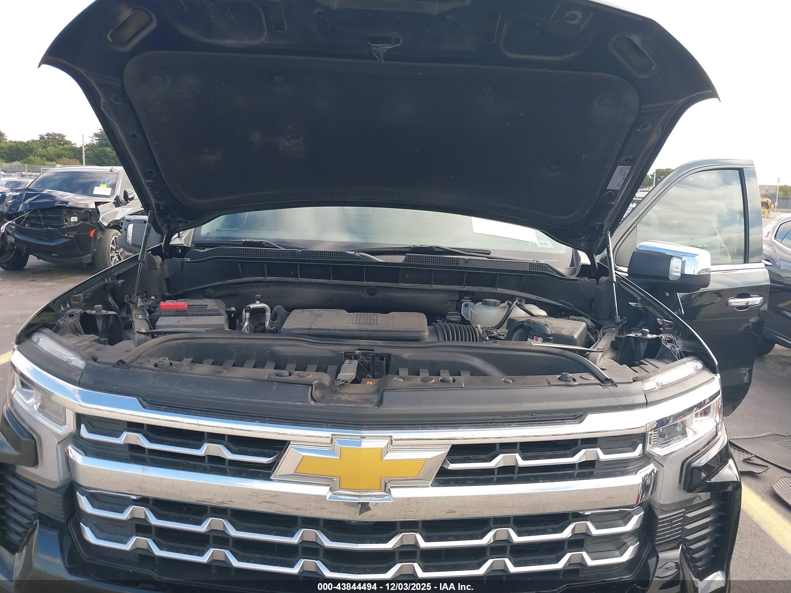 CHEVROLET SILVERADO image 10