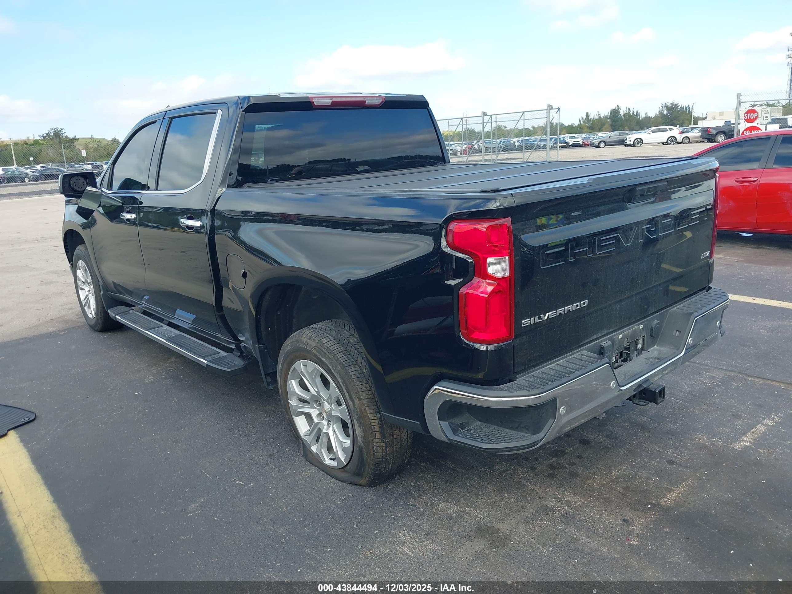 CHEVROLET SILVERADO image 3