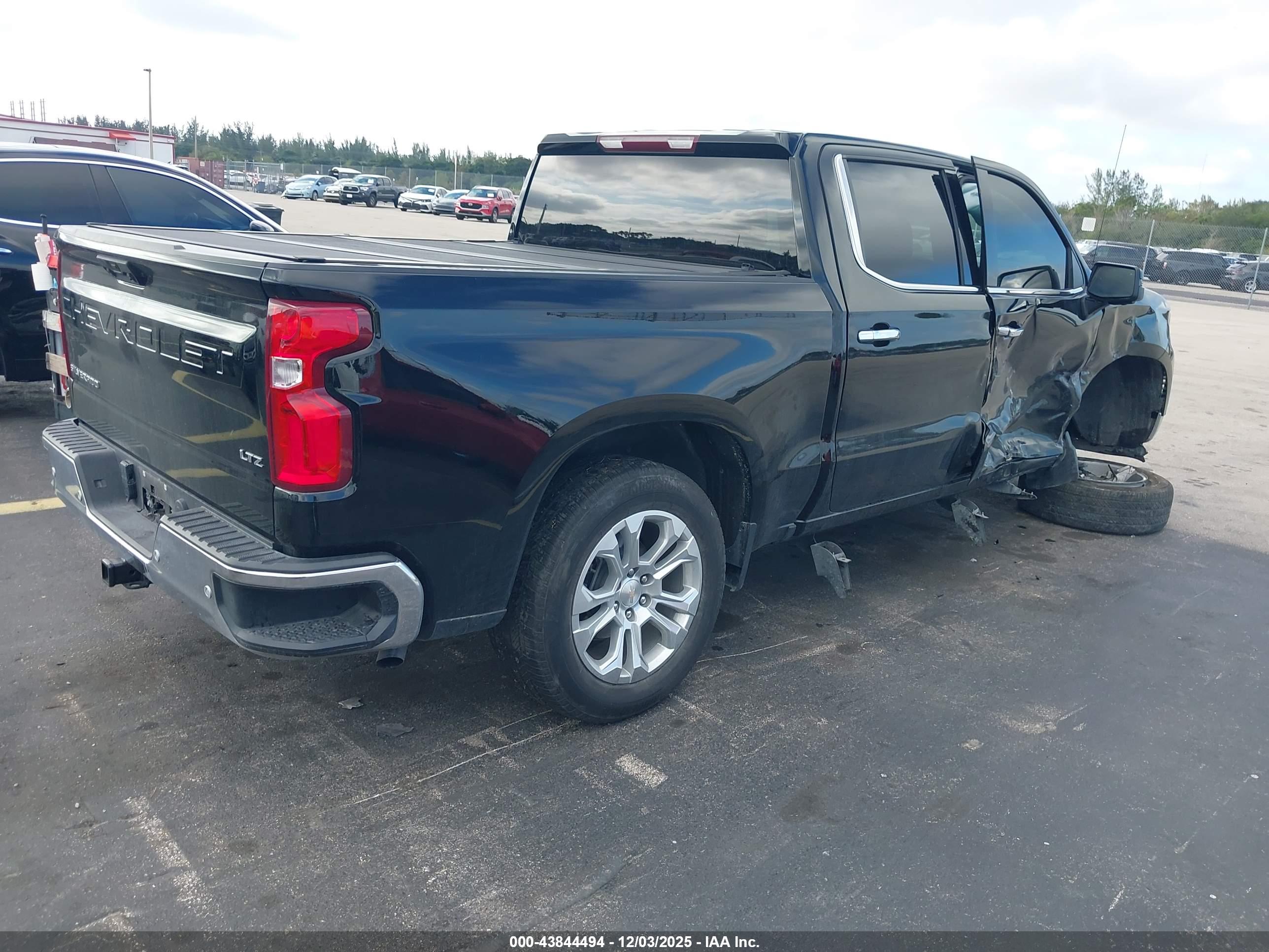 CHEVROLET SILVERADO image 4