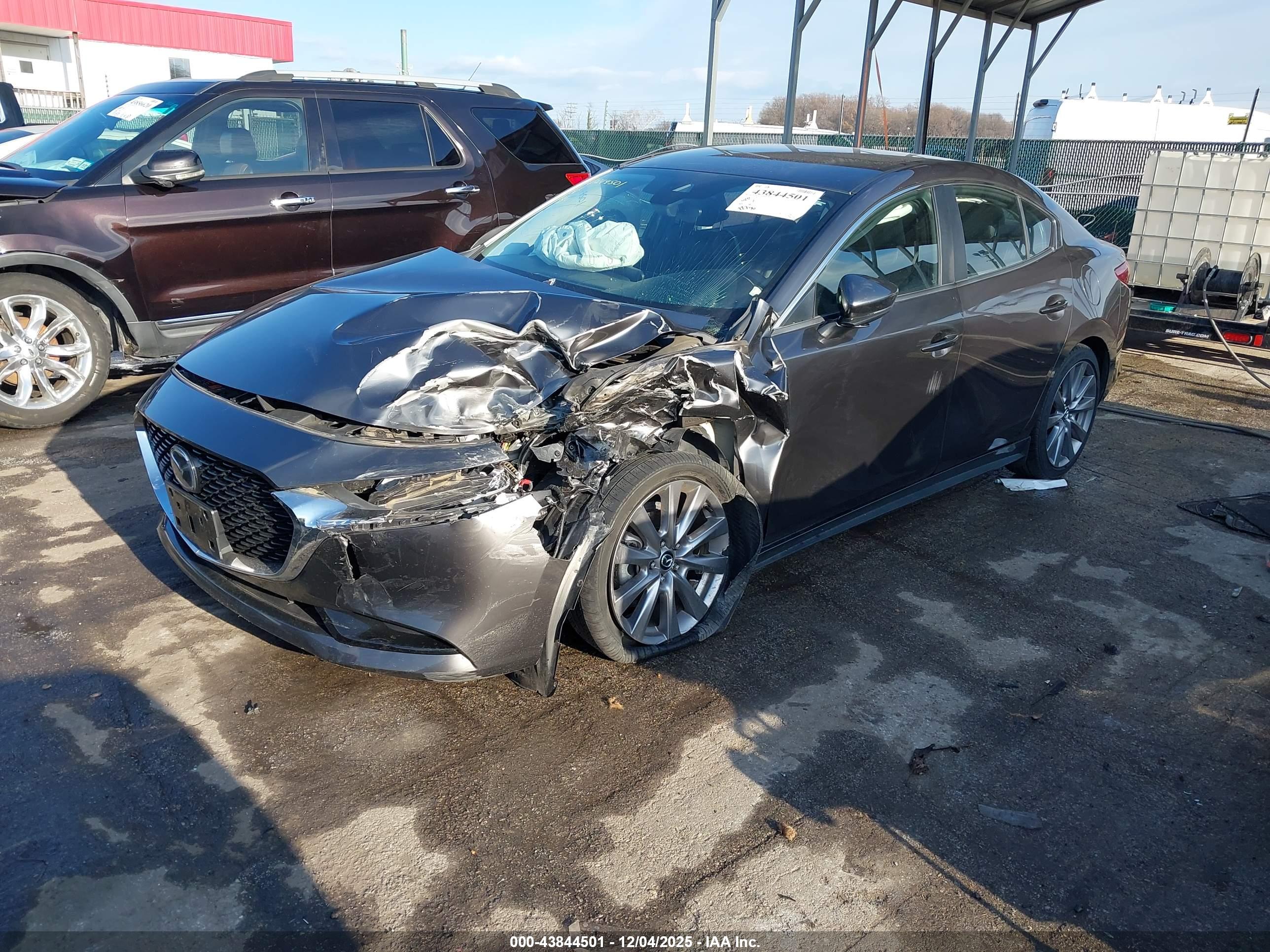 MAZDA MAZDA3 image 2