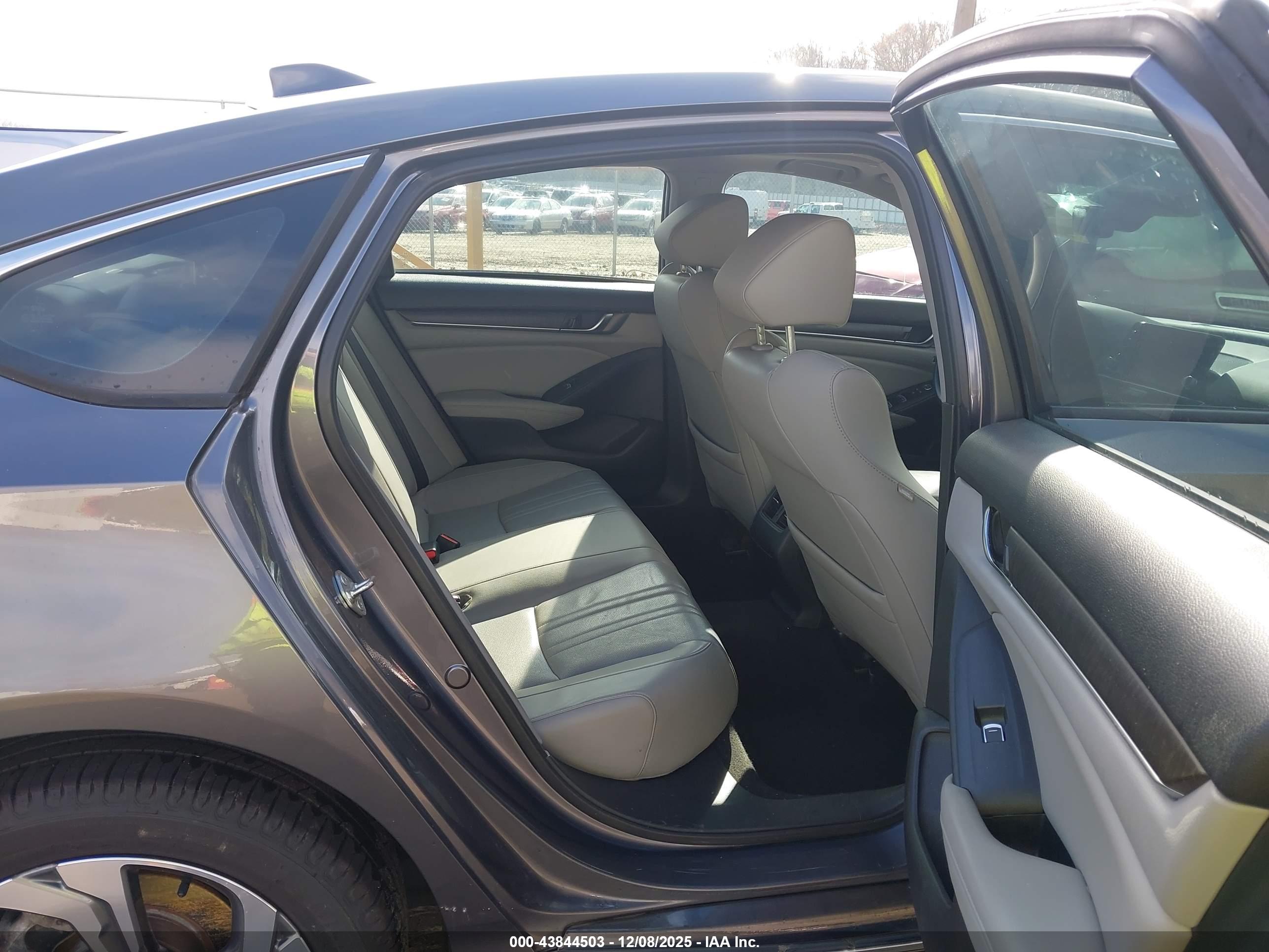 HONDA ACCORD image 8