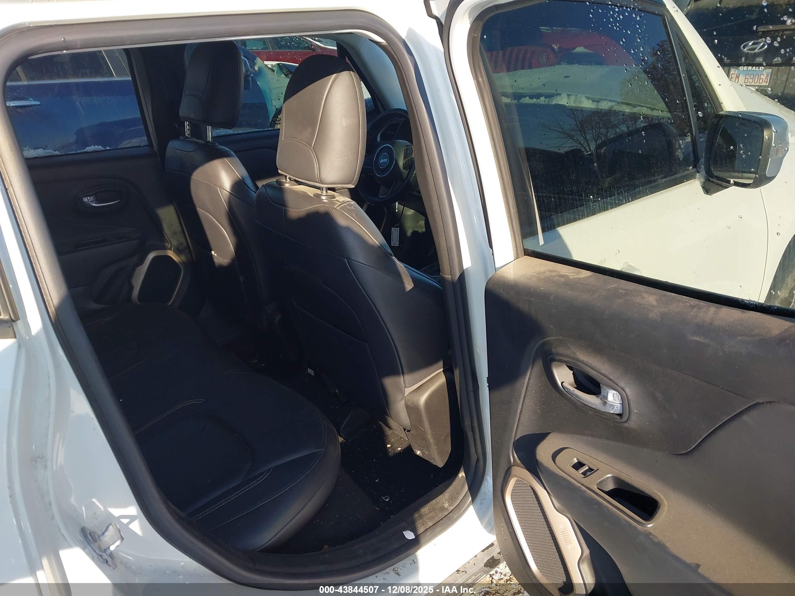 JEEP RENEGADE image 8