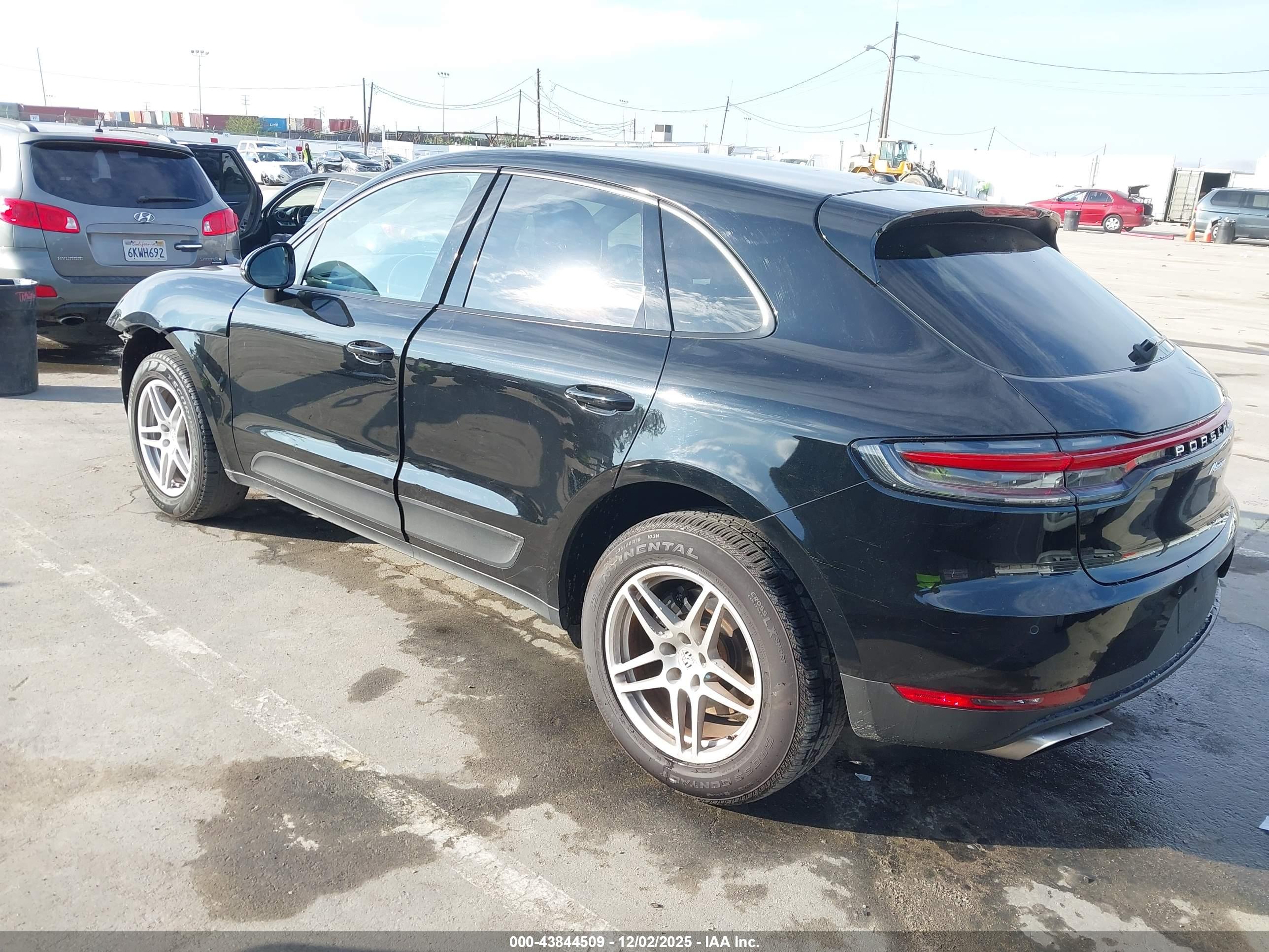 PORSCHE MACAN image 3