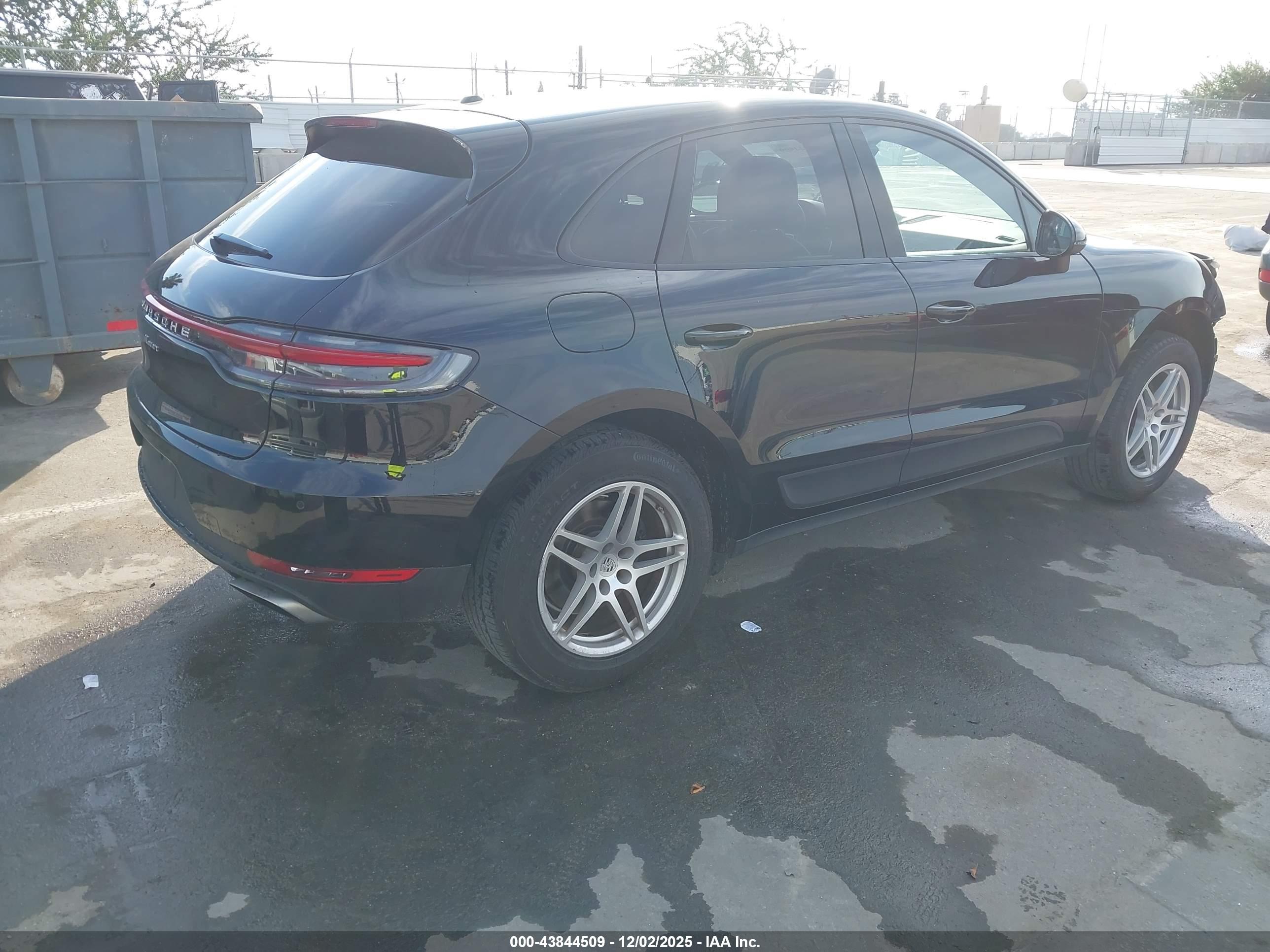 PORSCHE MACAN image 4