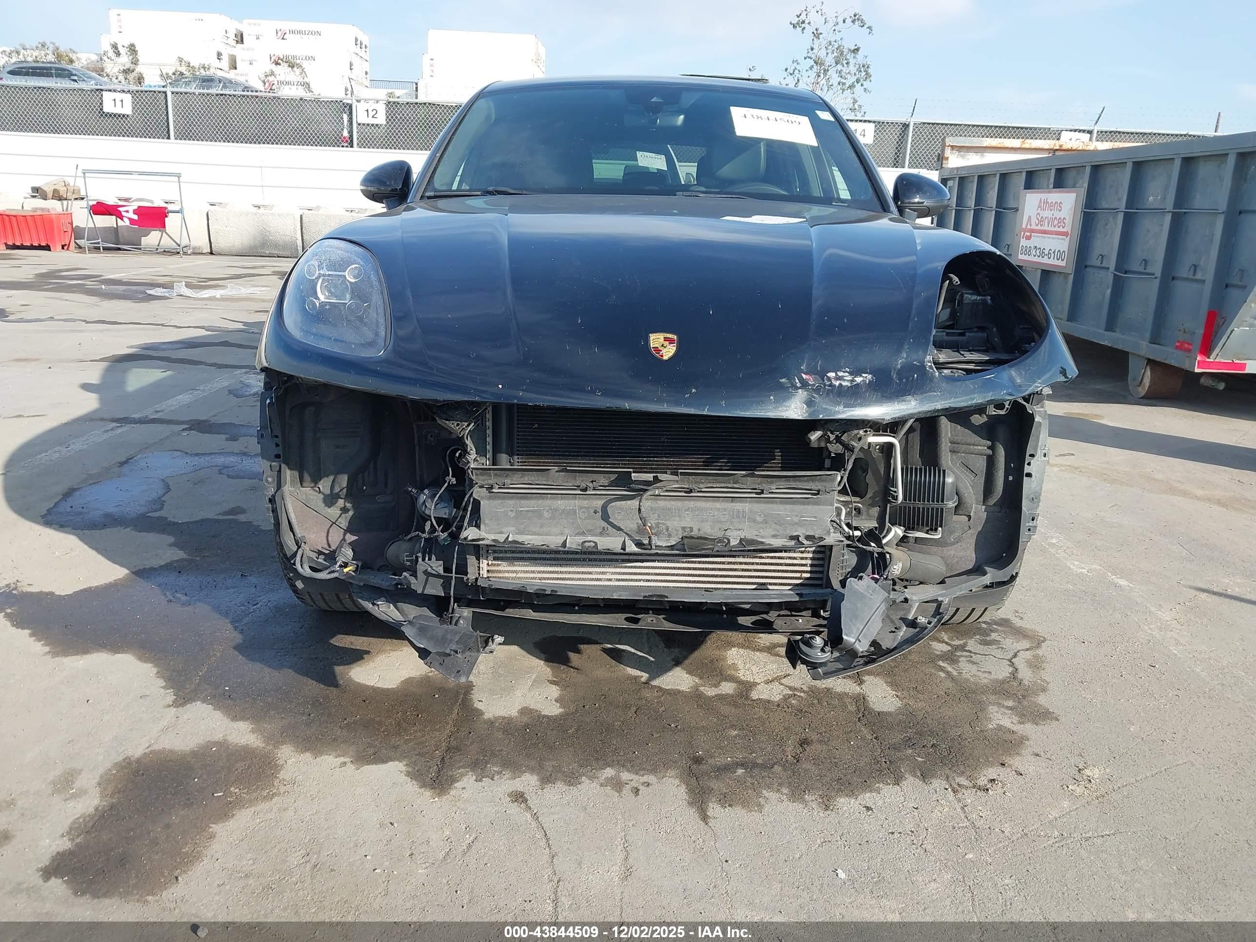 PORSCHE MACAN image 6