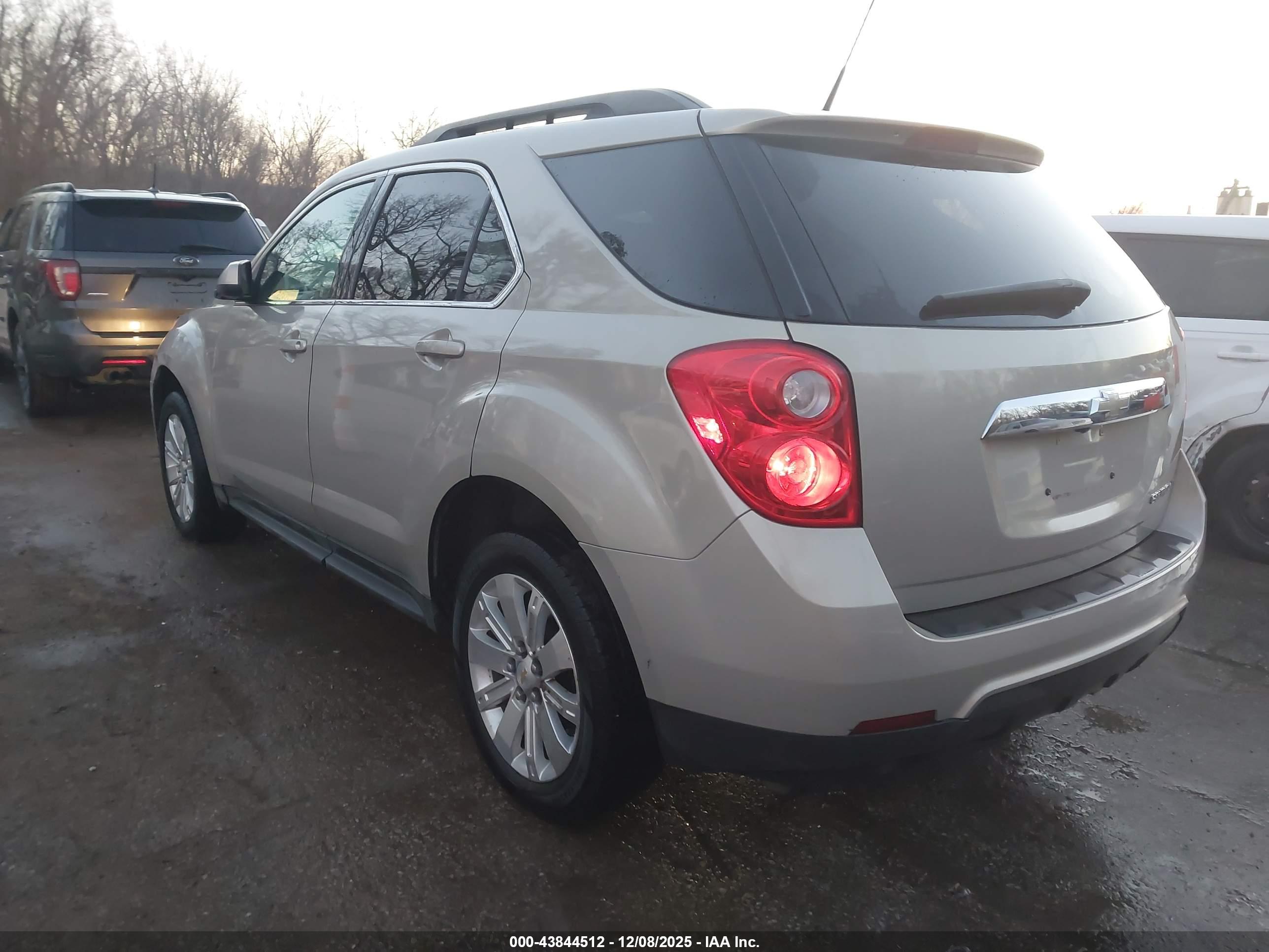 CHEVROLET EQUINOX image 3