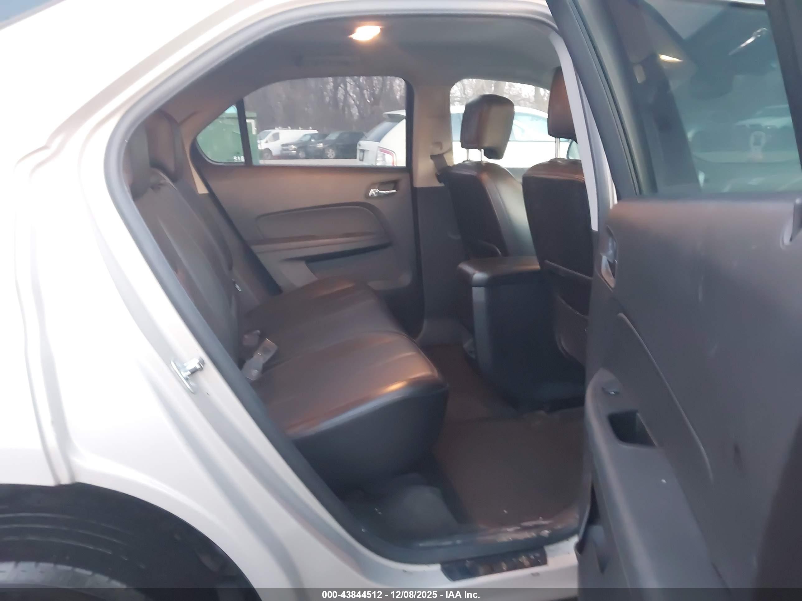 CHEVROLET EQUINOX image 8
