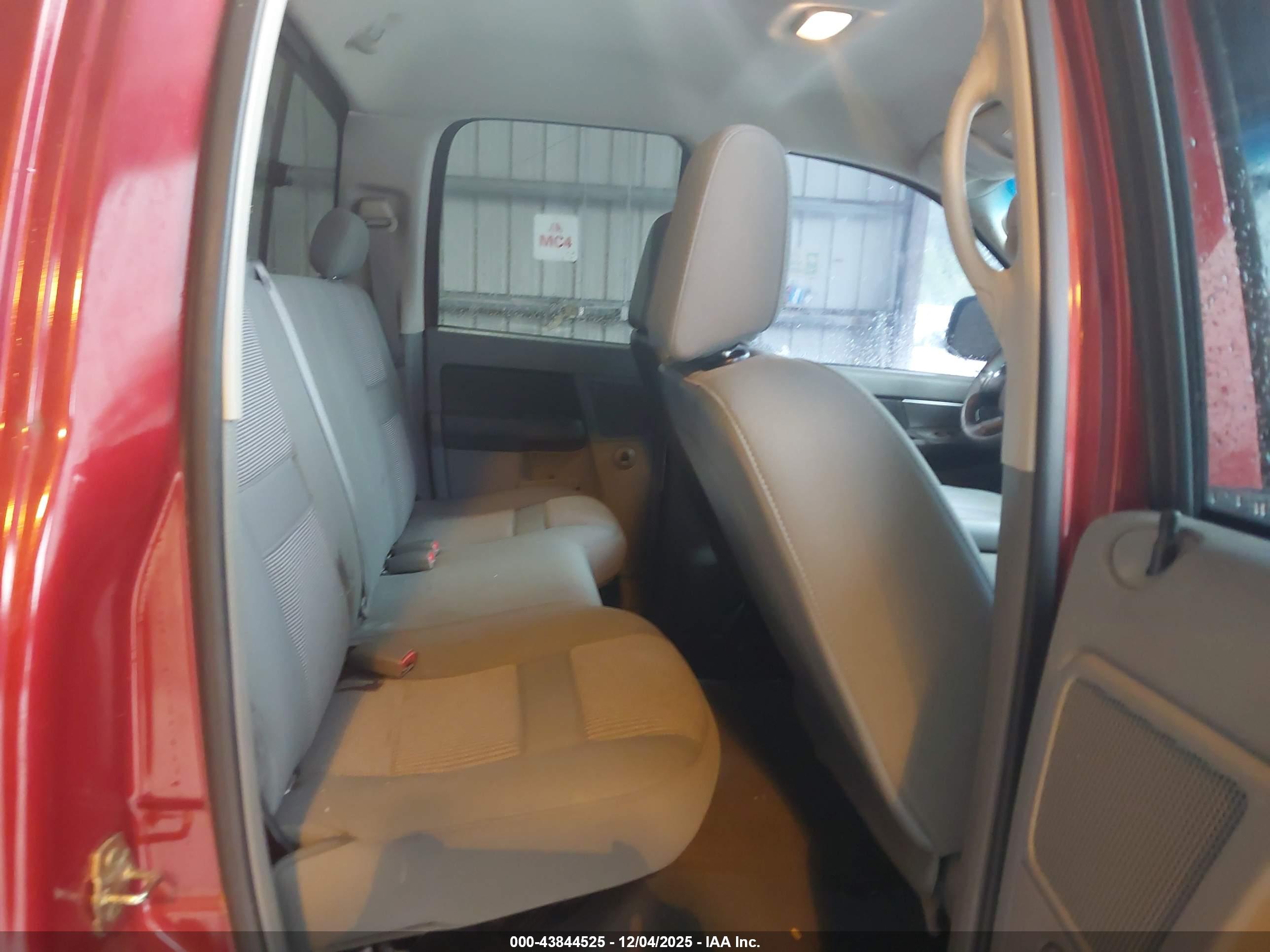 DODGE RAM image 8