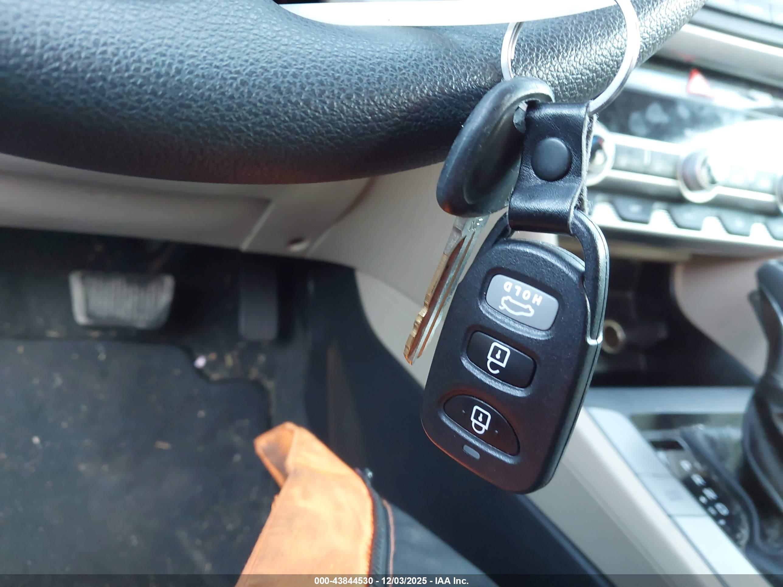 HYUNDAI ELANTRA image 11