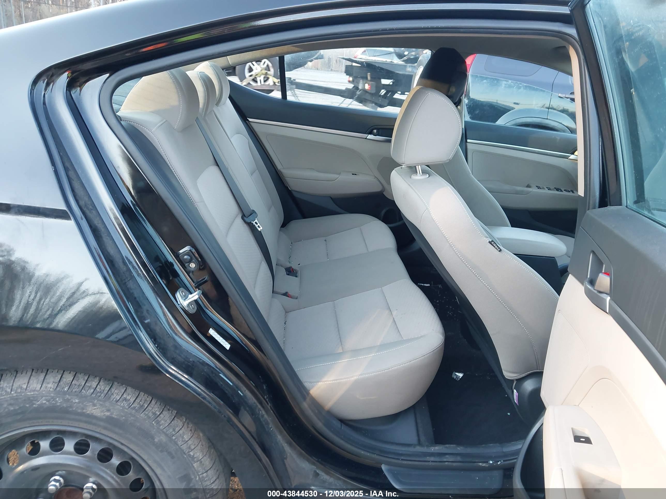 HYUNDAI ELANTRA image 8