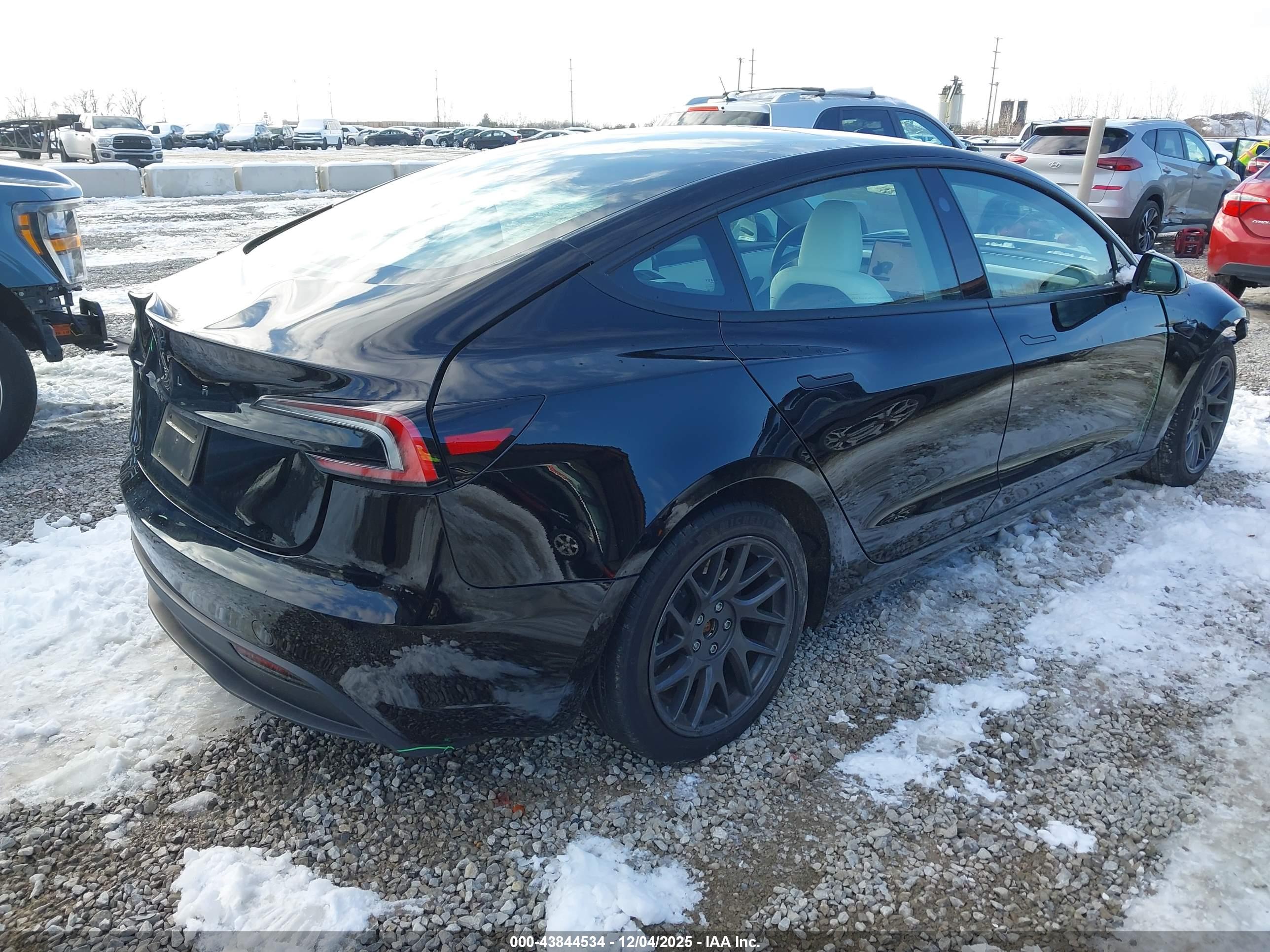 TESLA MODEL image 4