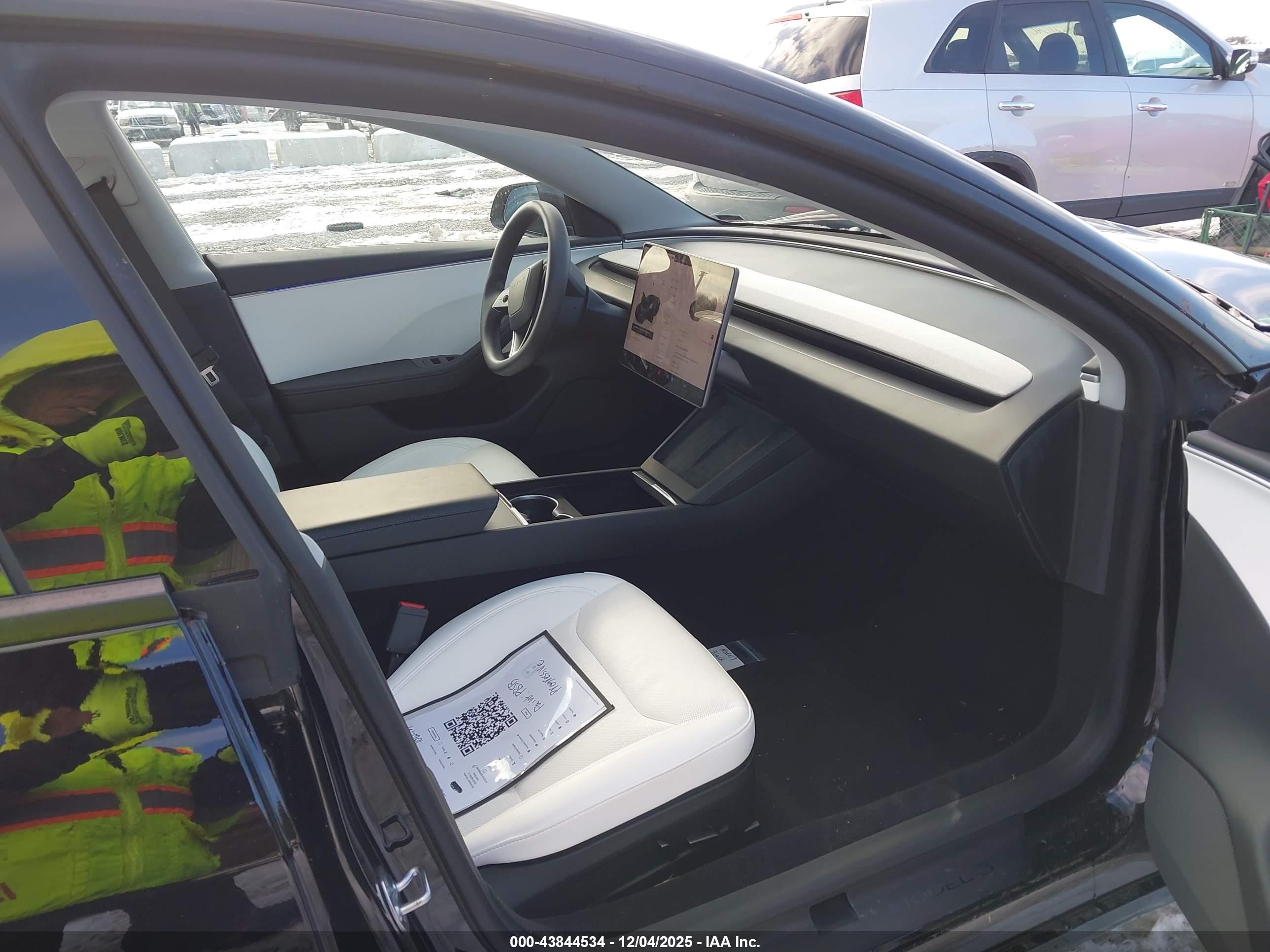 TESLA MODEL image 5