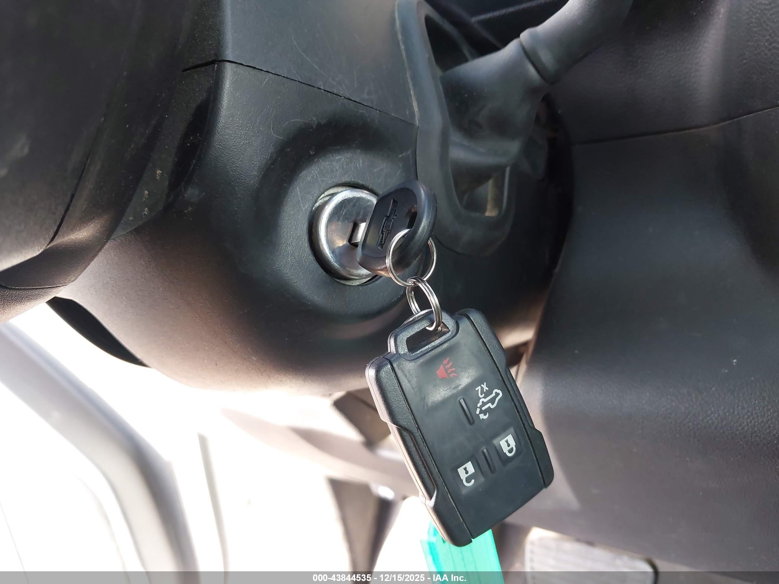 CHEVROLET SILVERADO image 11