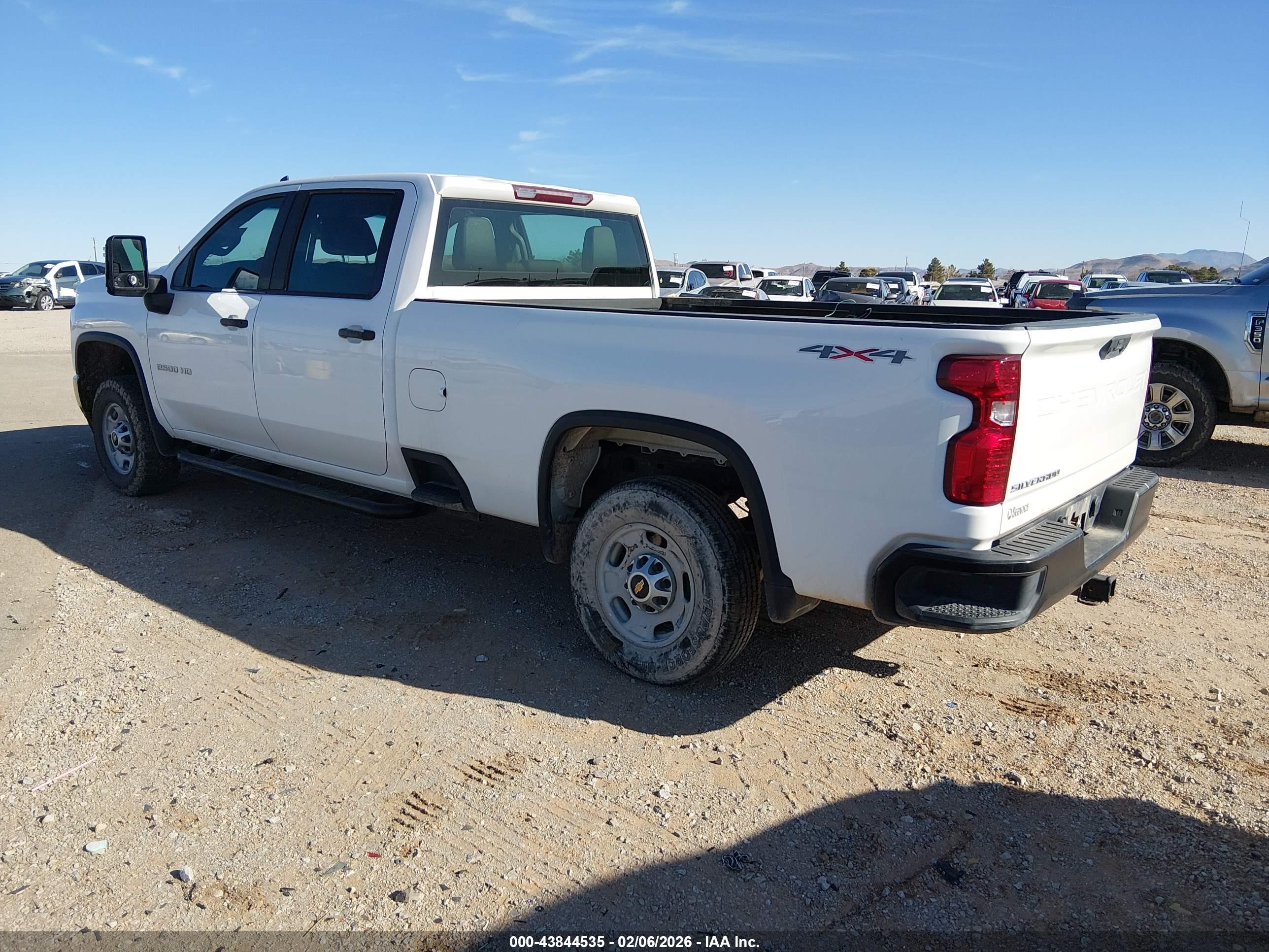 CHEVROLET SILVERADO image 3