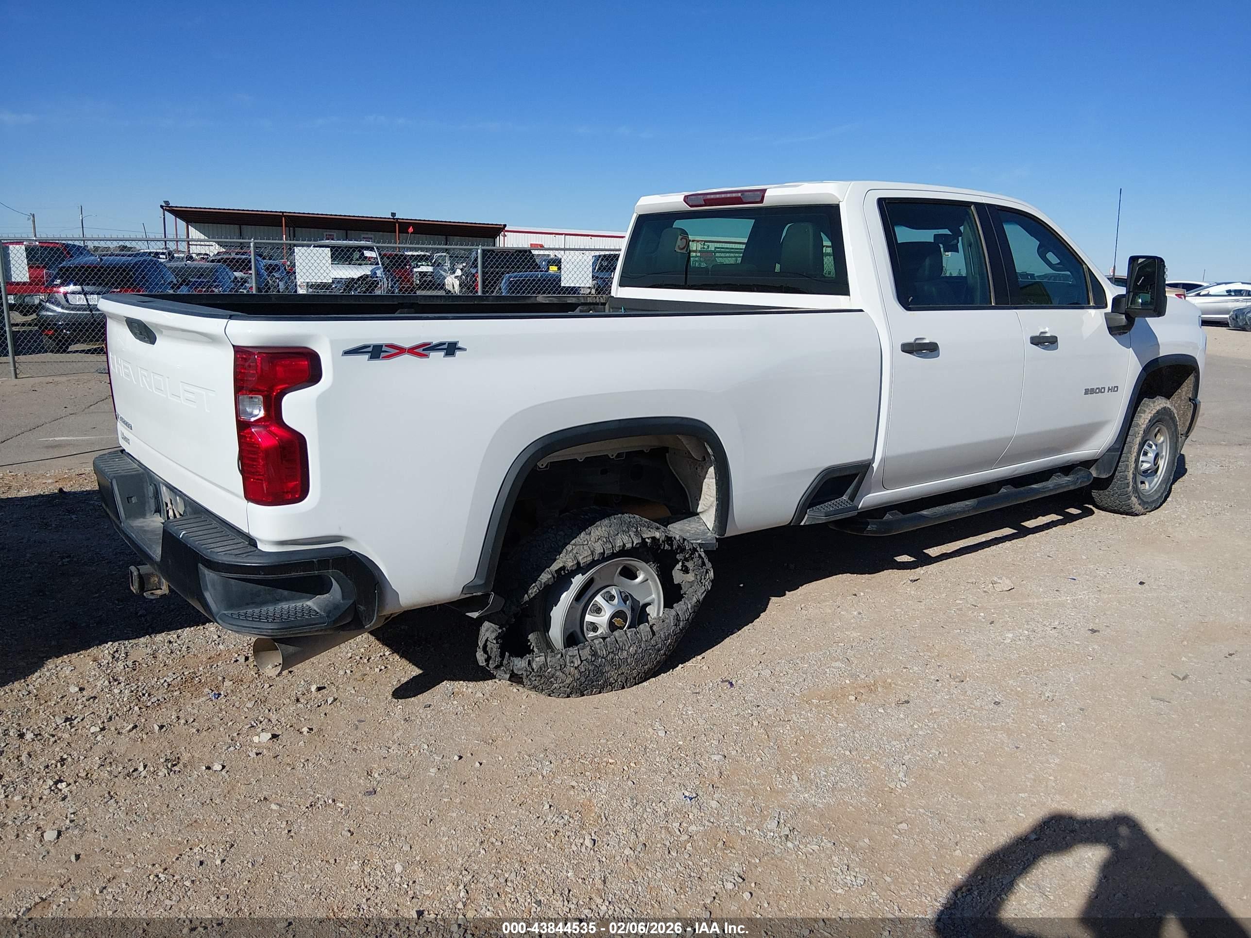 CHEVROLET SILVERADO image 4