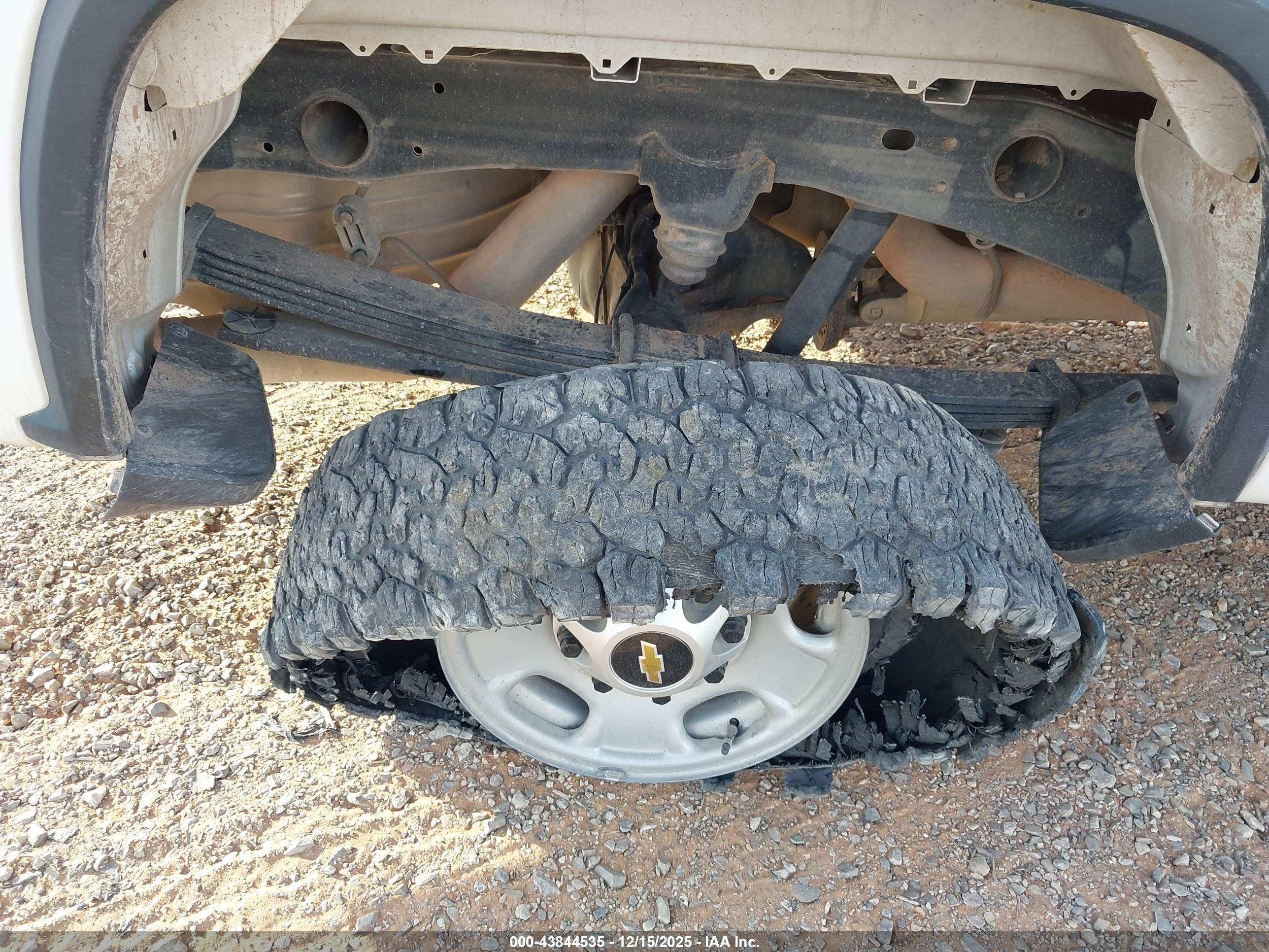 CHEVROLET SILVERADO image 6