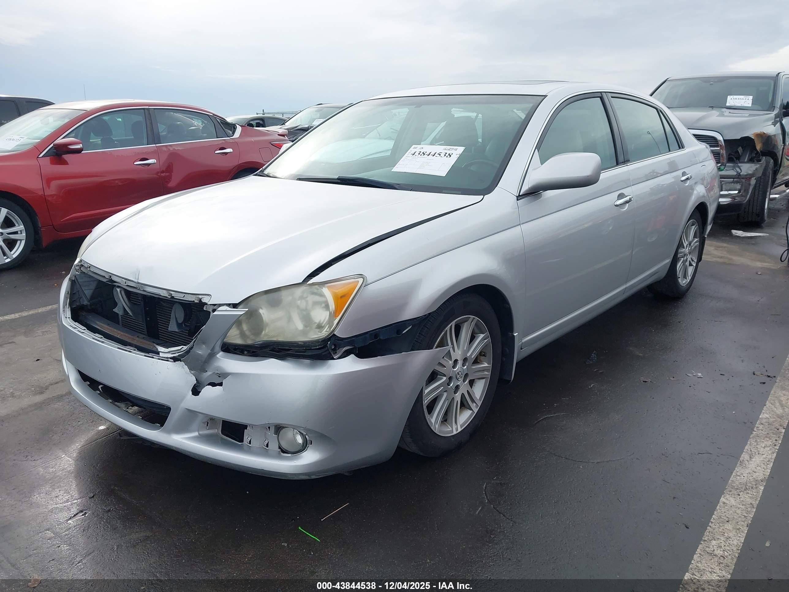 TOYOTA AVALON image 2