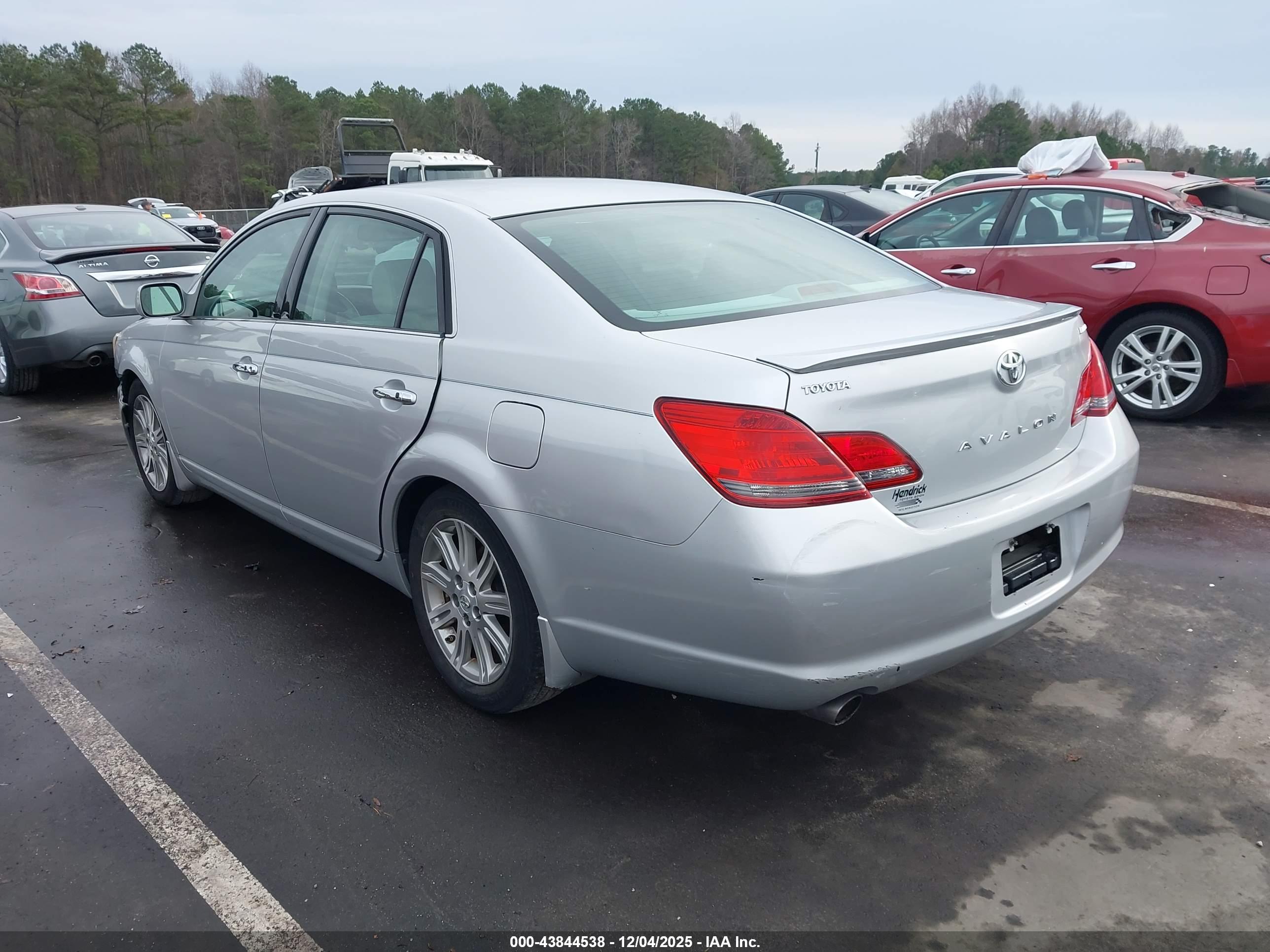 TOYOTA AVALON image 3