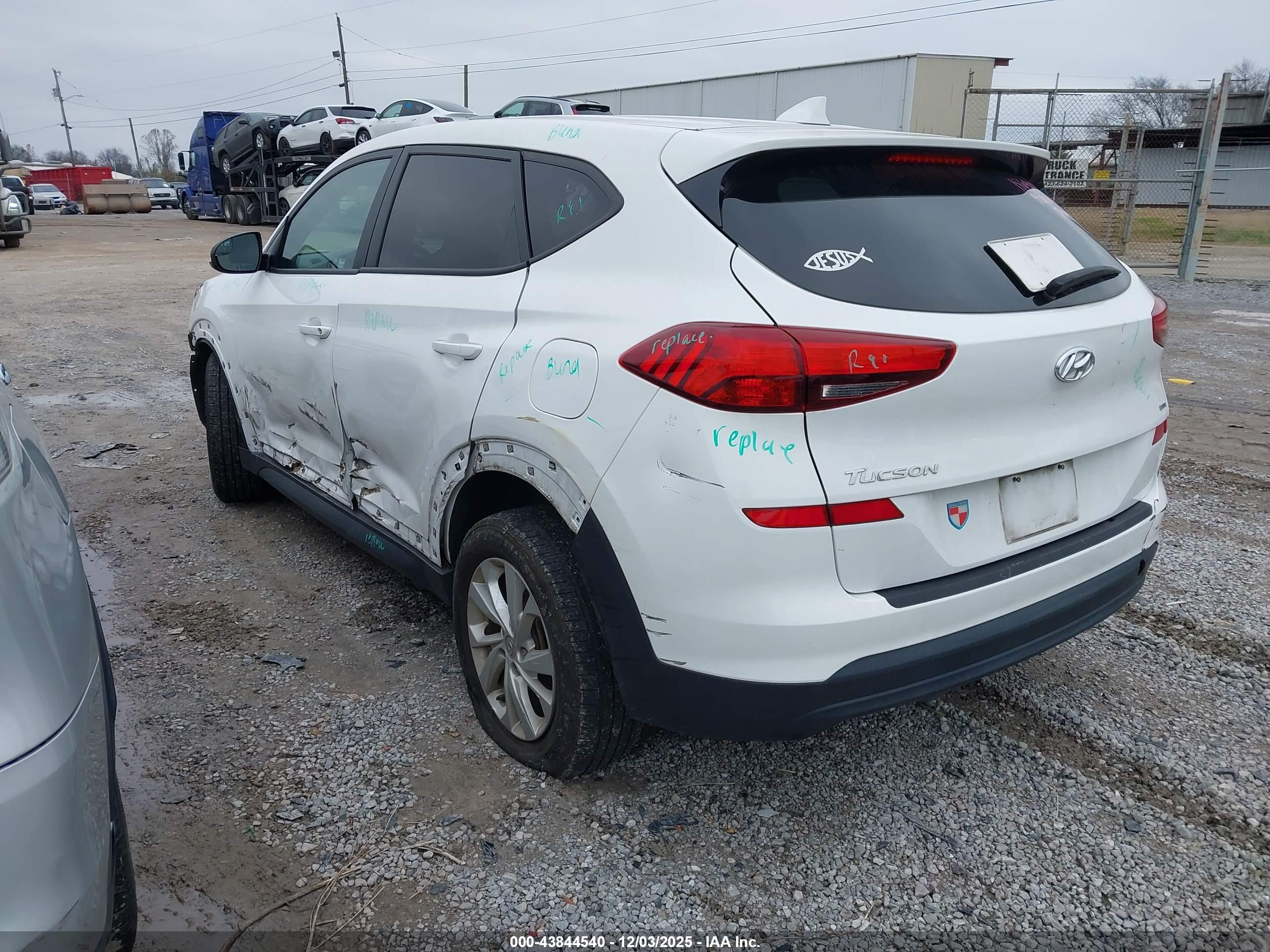 HYUNDAI TUCSON image 3