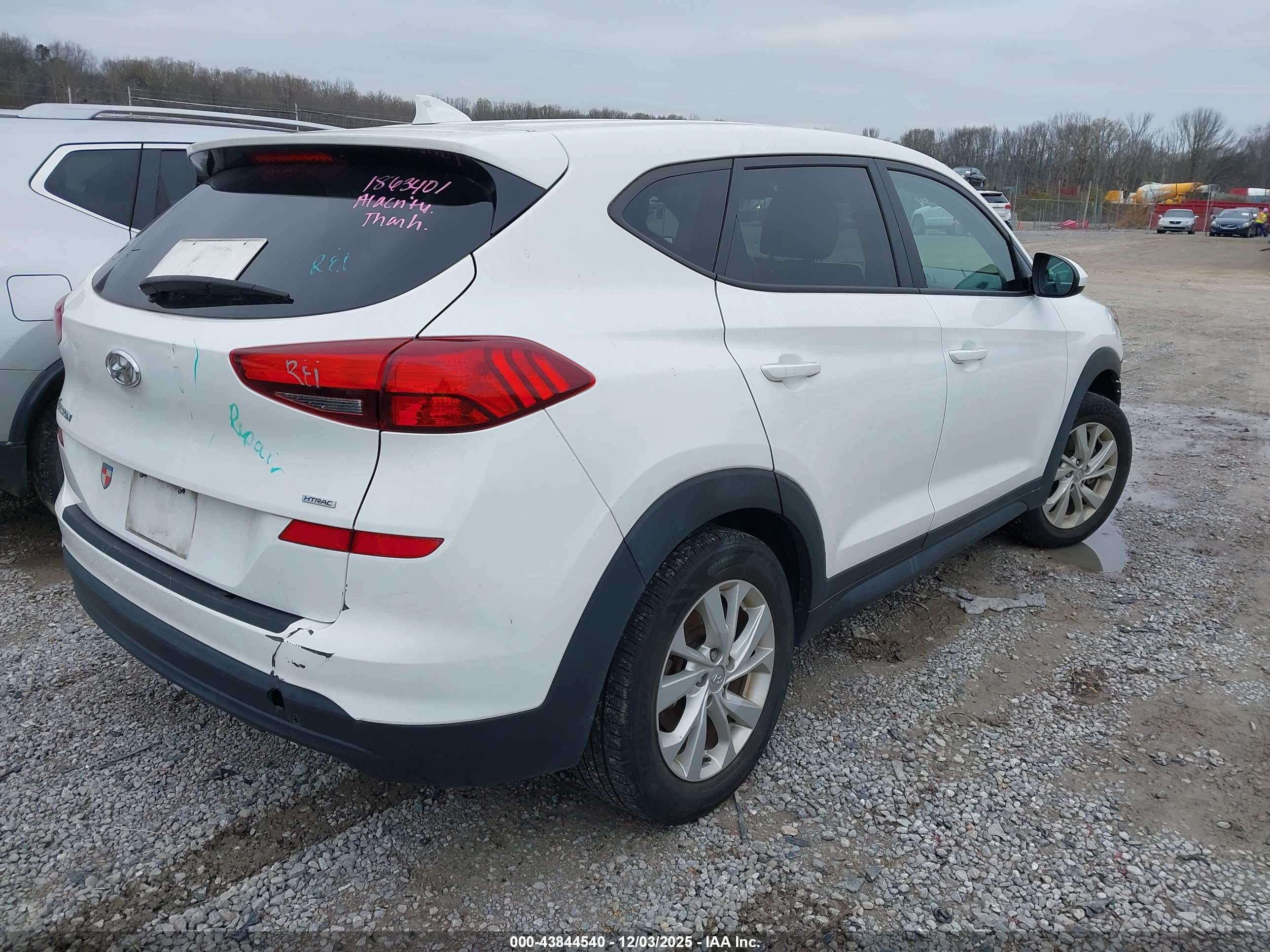HYUNDAI TUCSON image 4
