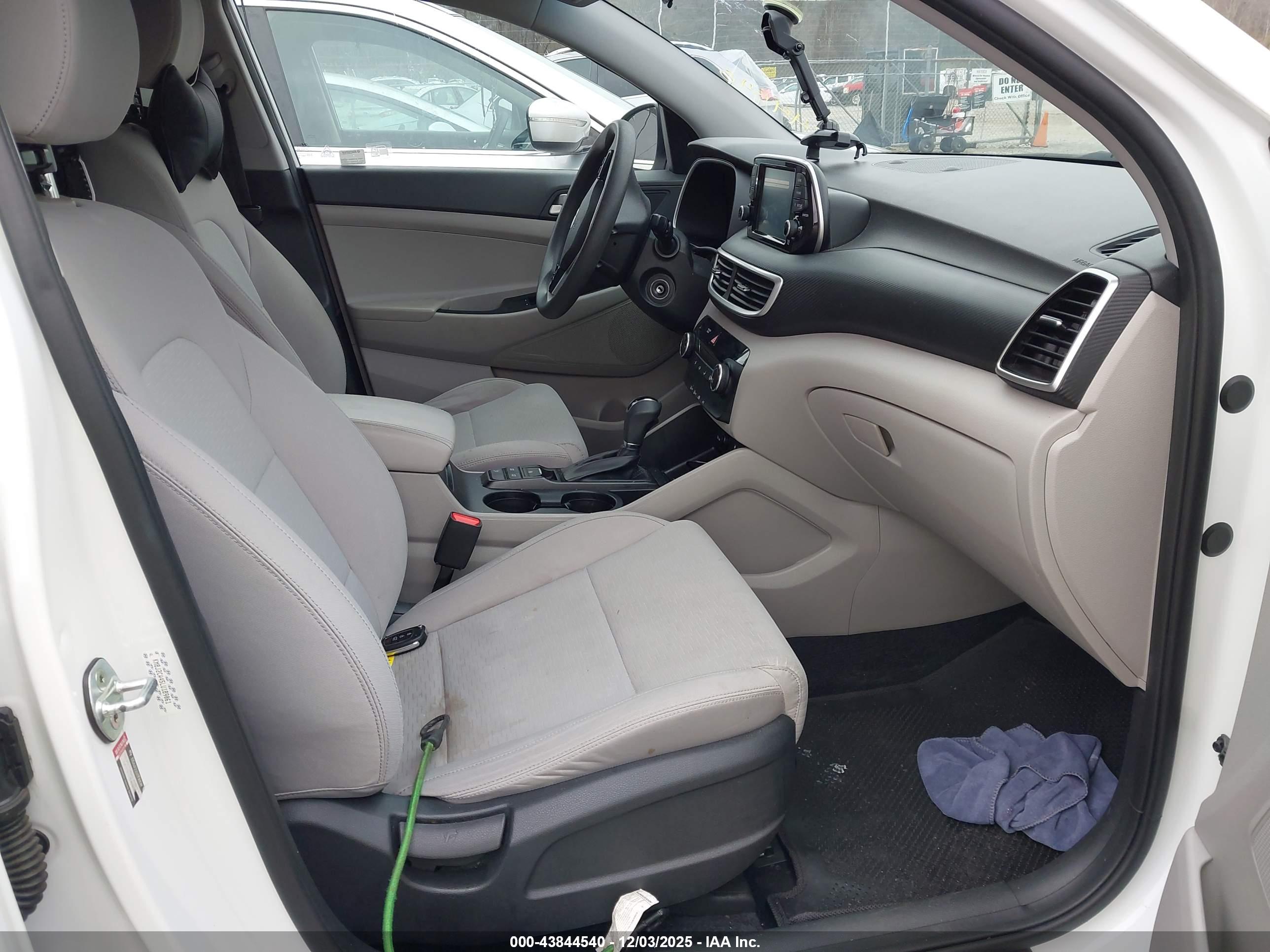 HYUNDAI TUCSON image 5