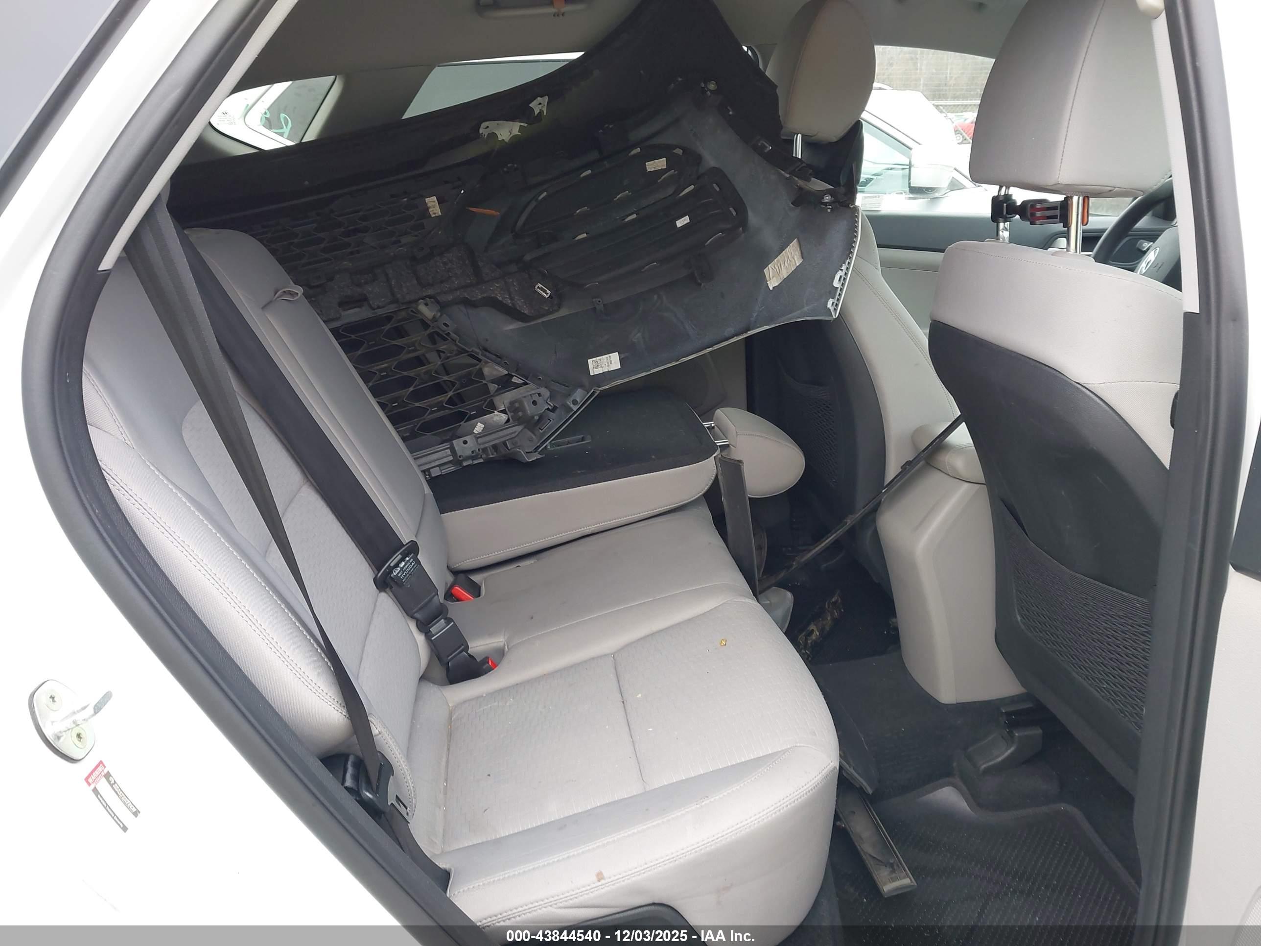 HYUNDAI TUCSON image 8
