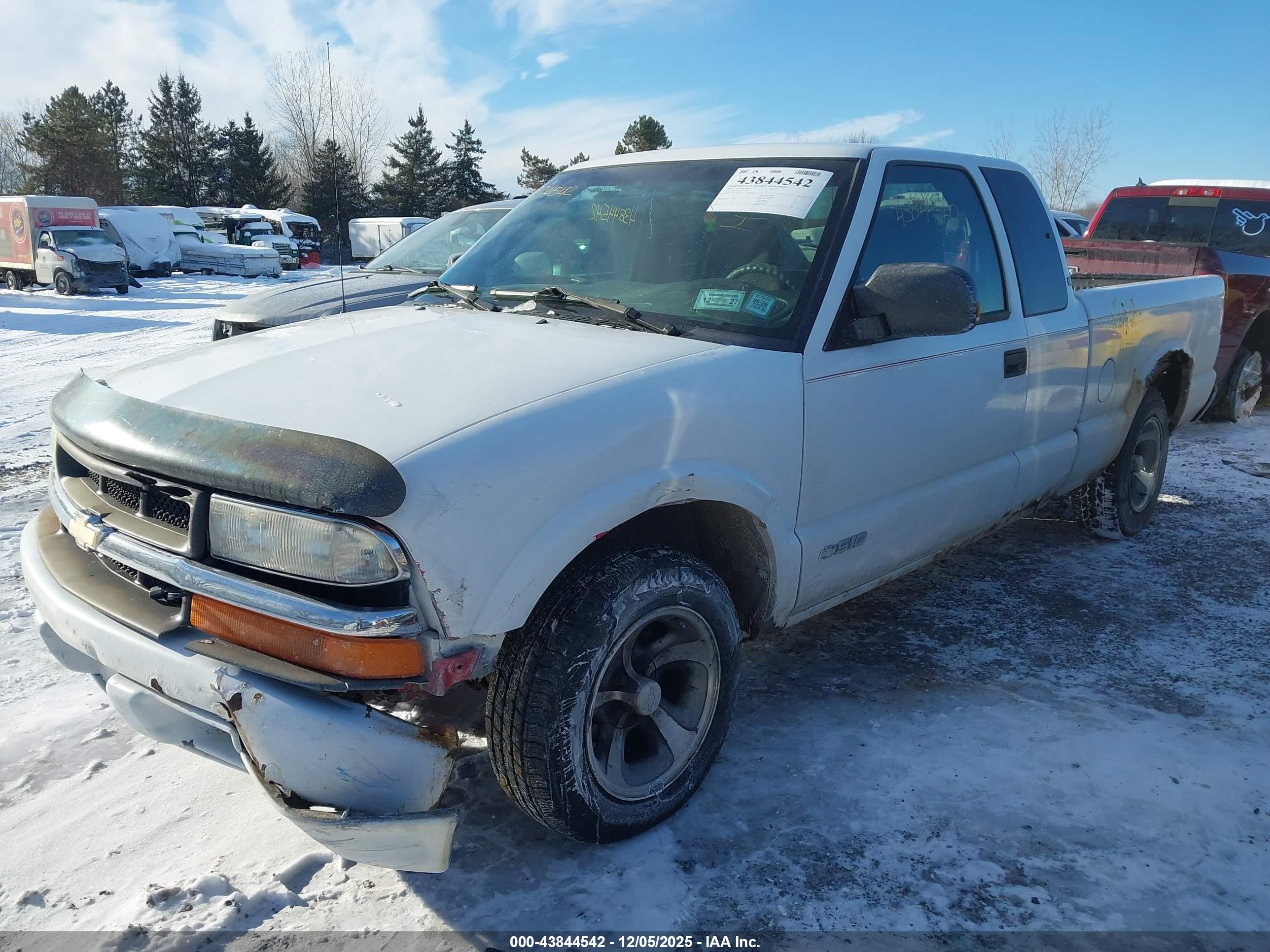 CHEVROLET S-10 image 2