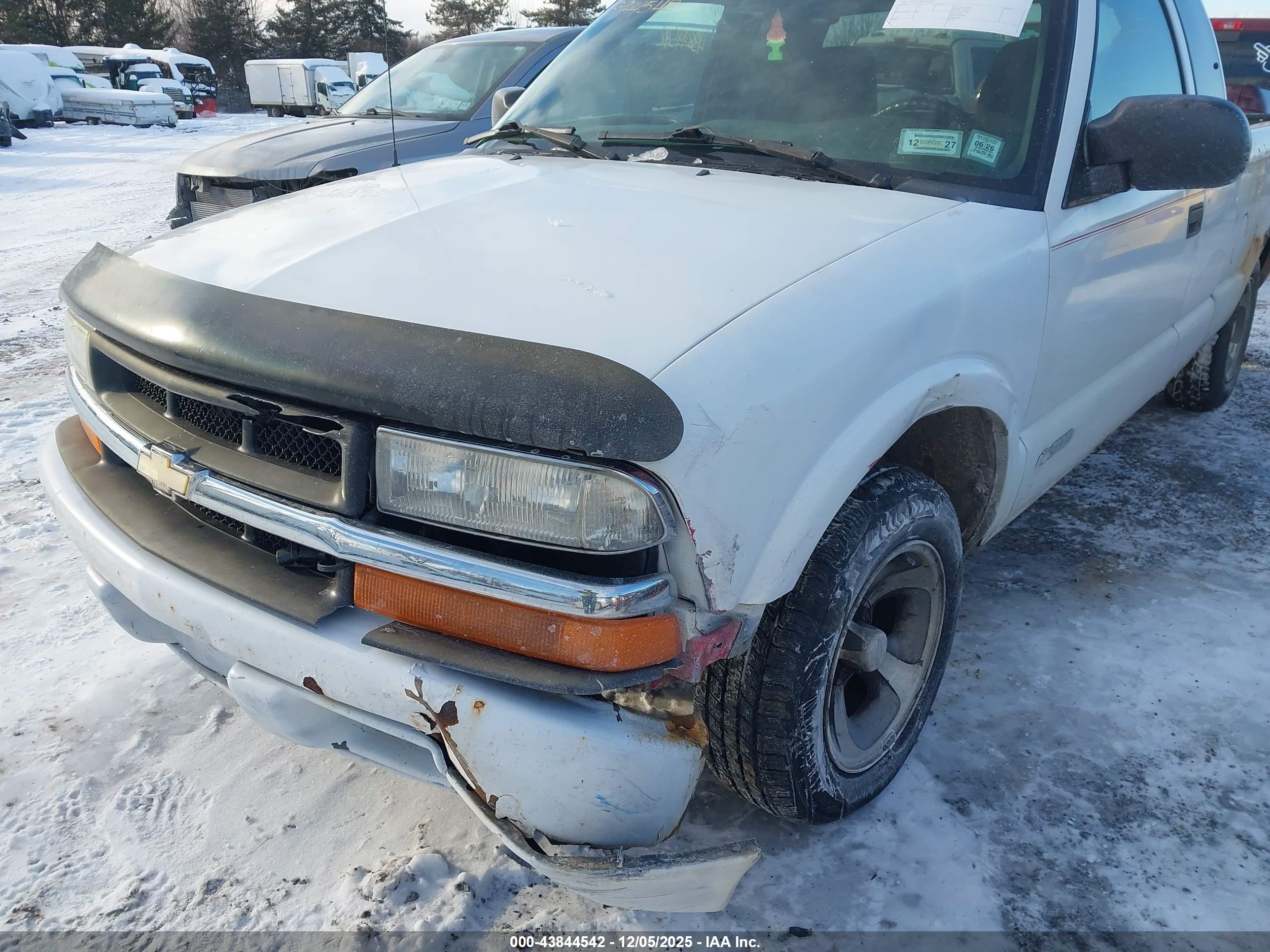 CHEVROLET S-10 image 6