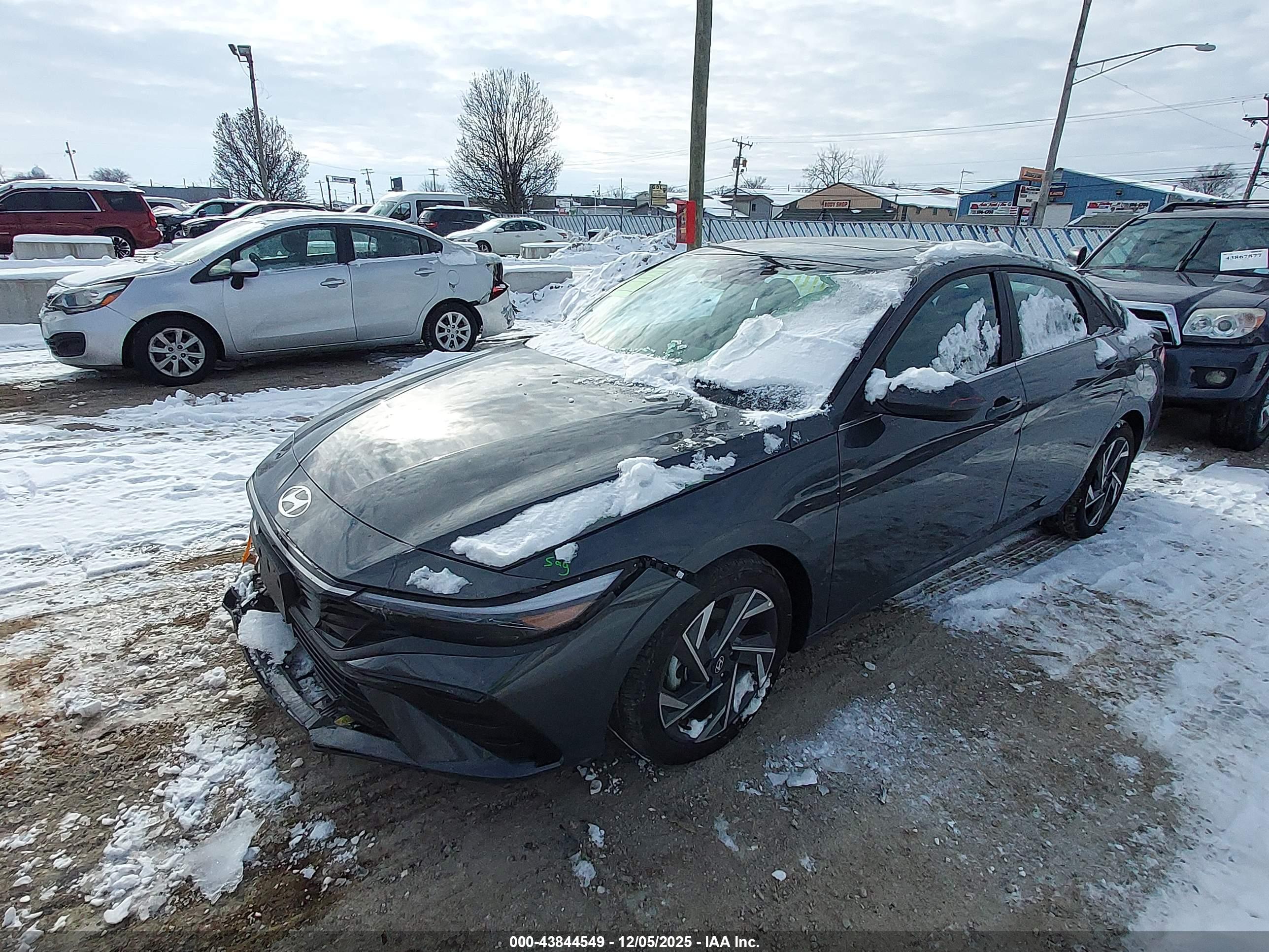 HYUNDAI ELANTRA image 2