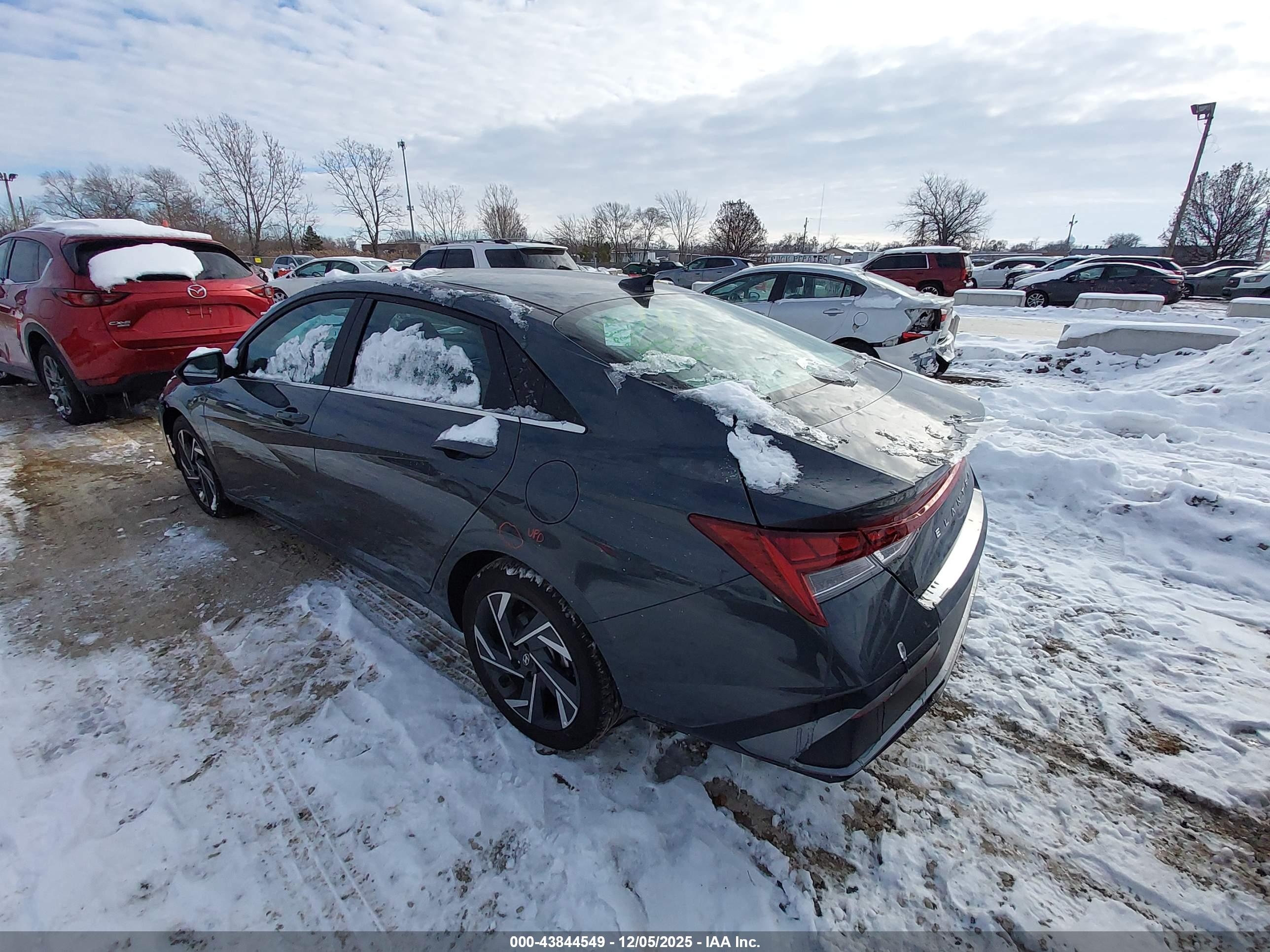 HYUNDAI ELANTRA image 3