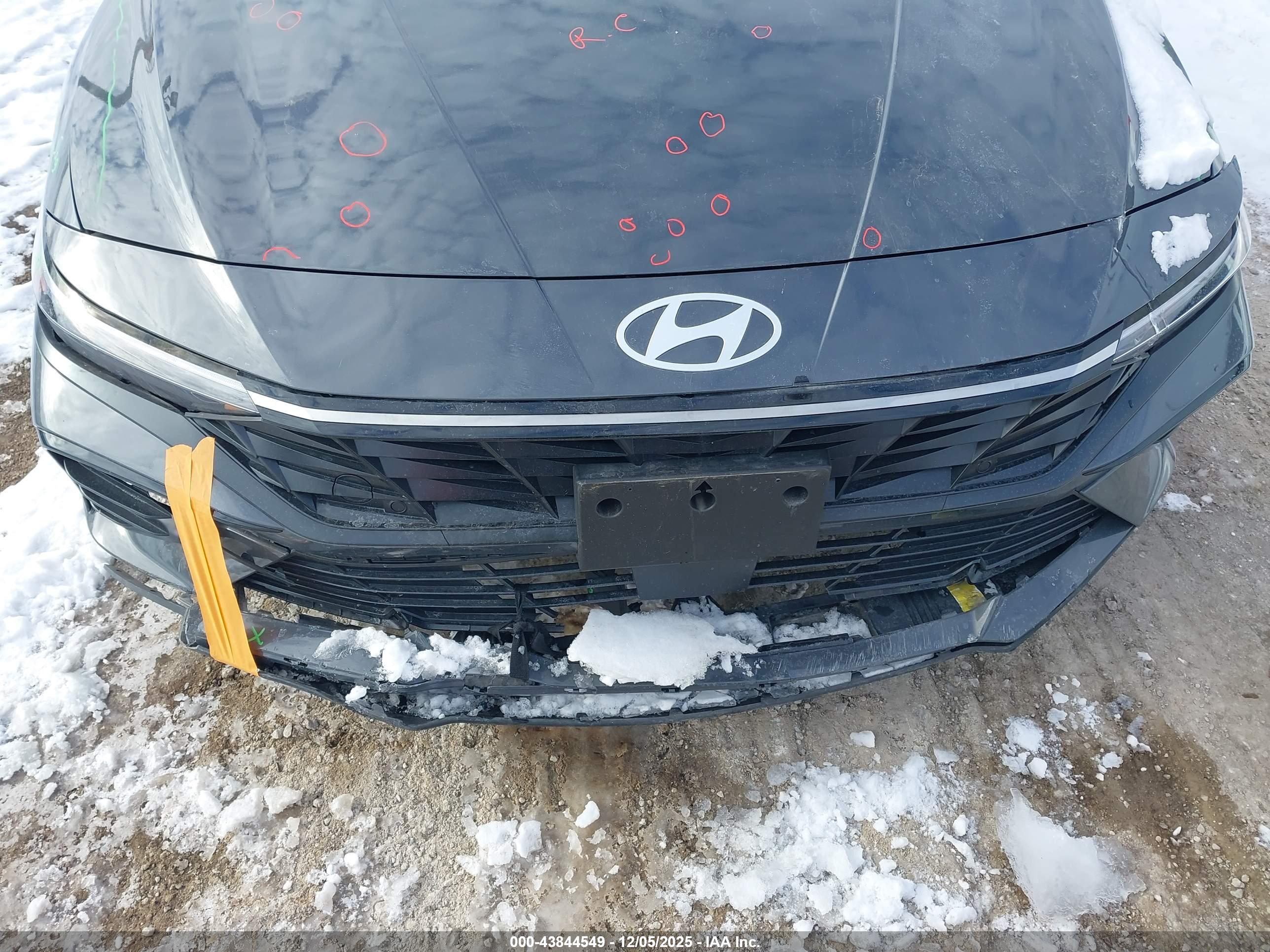 HYUNDAI ELANTRA image 6