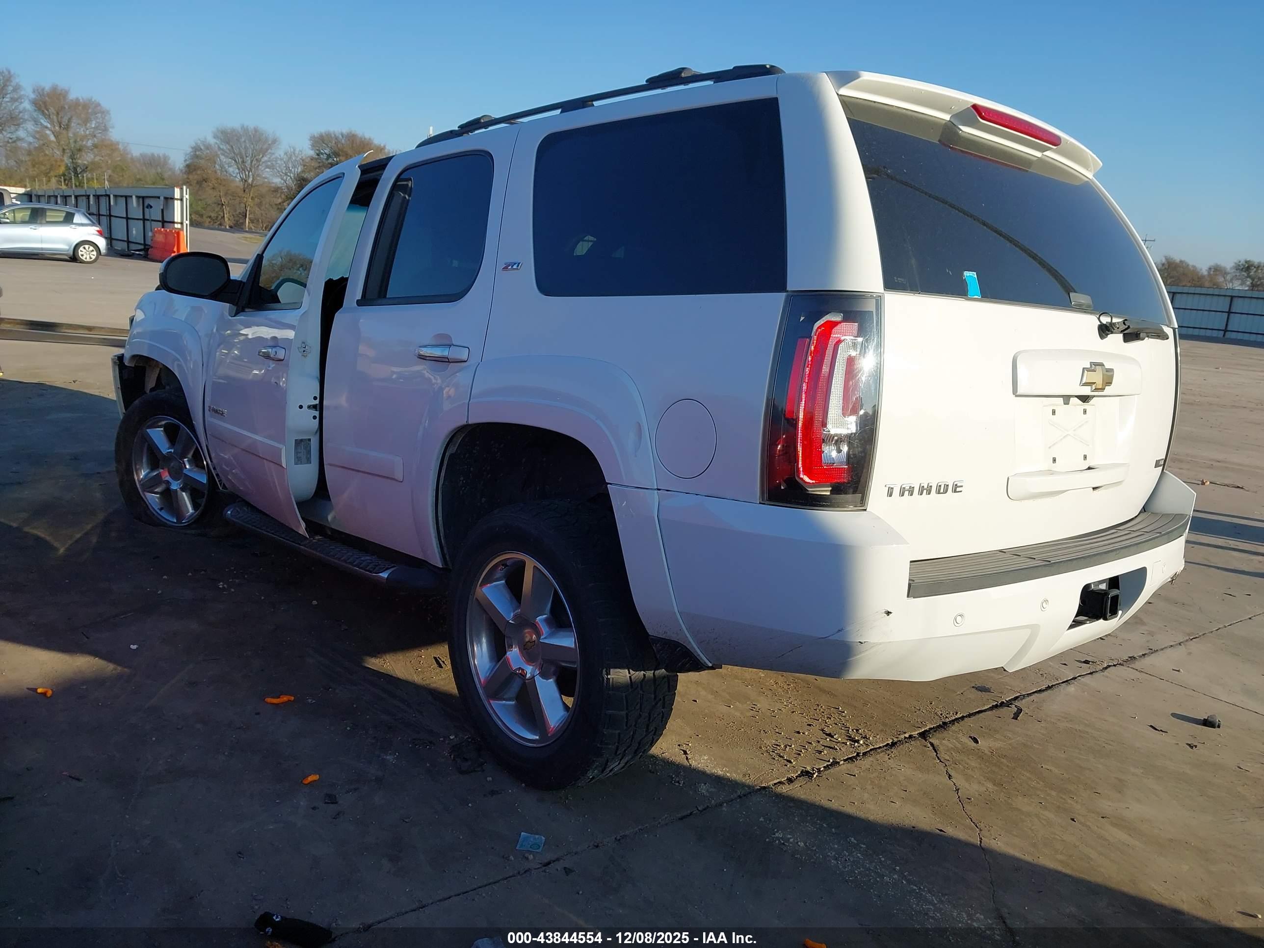 CHEVROLET TAHOE image 3