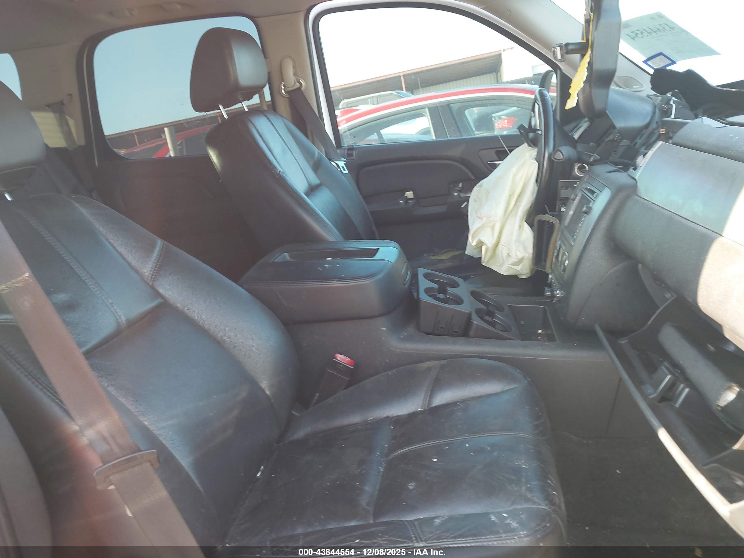 CHEVROLET TAHOE image 5