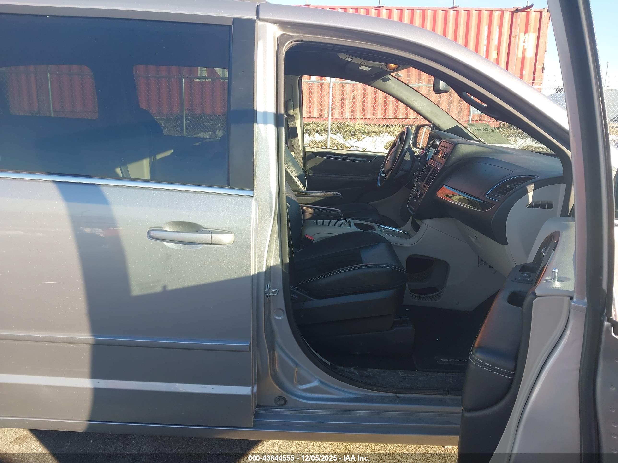 DODGE GRAND image 5