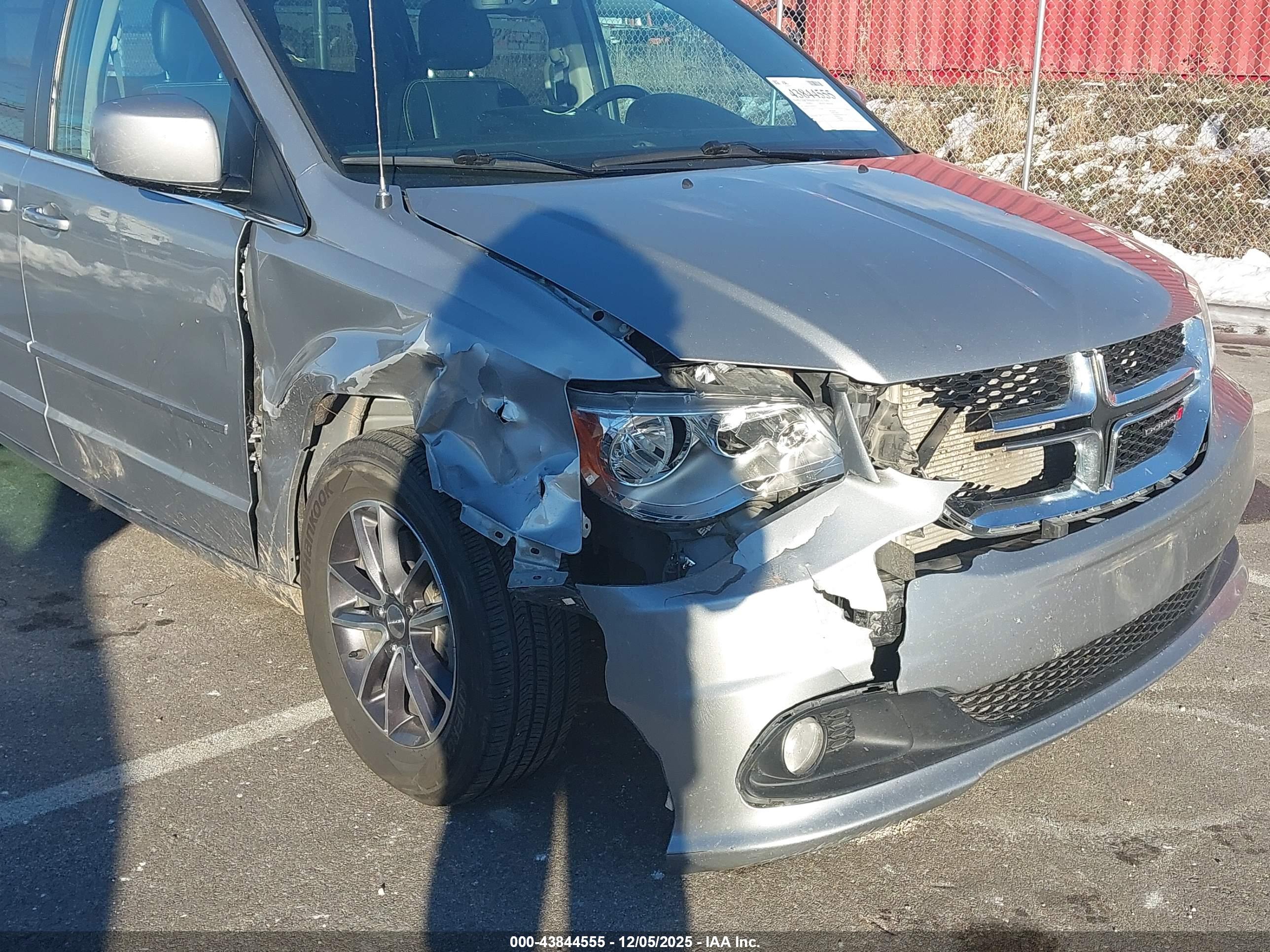 DODGE GRAND image 6