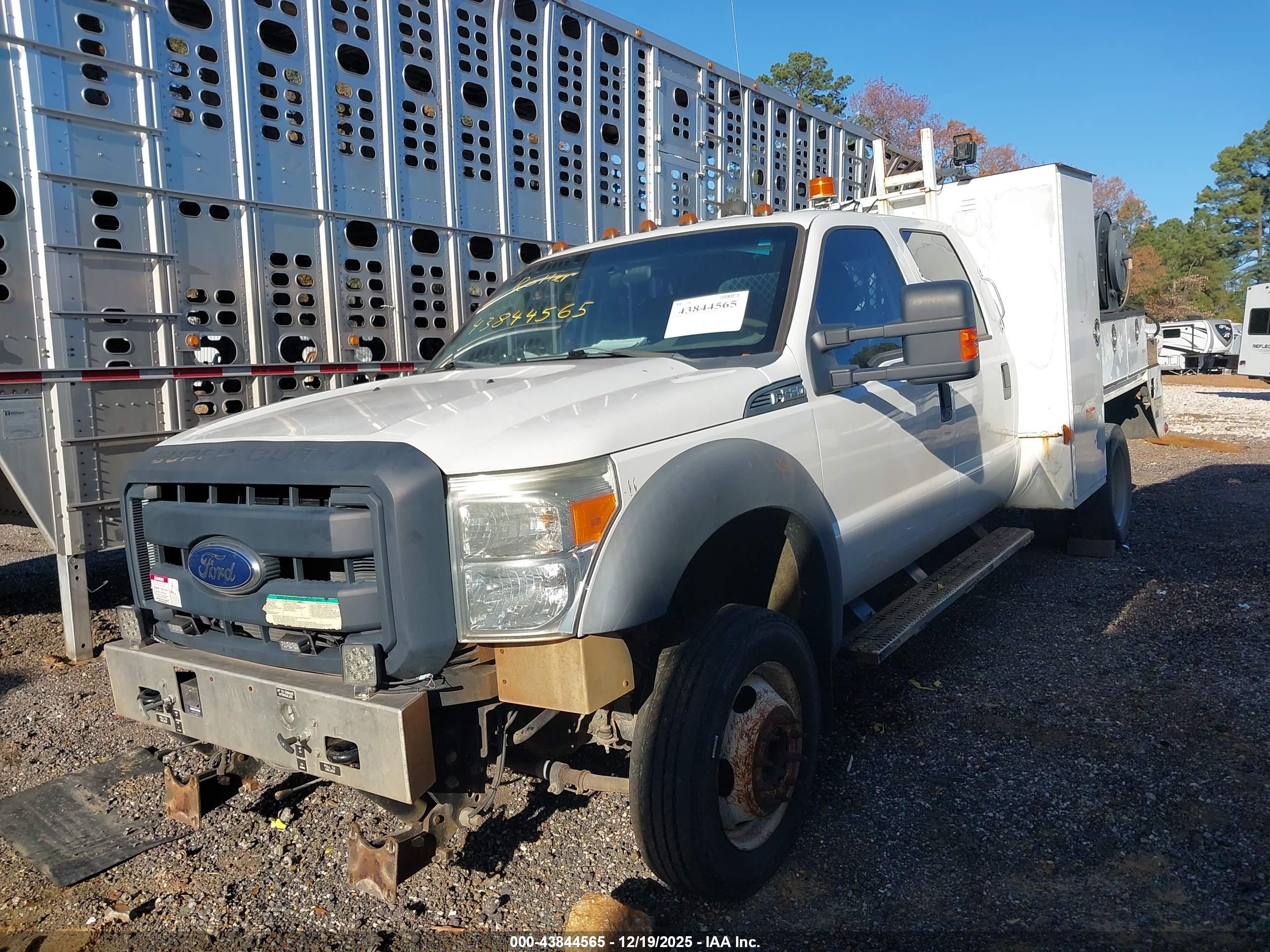 FORD F-550 image 2