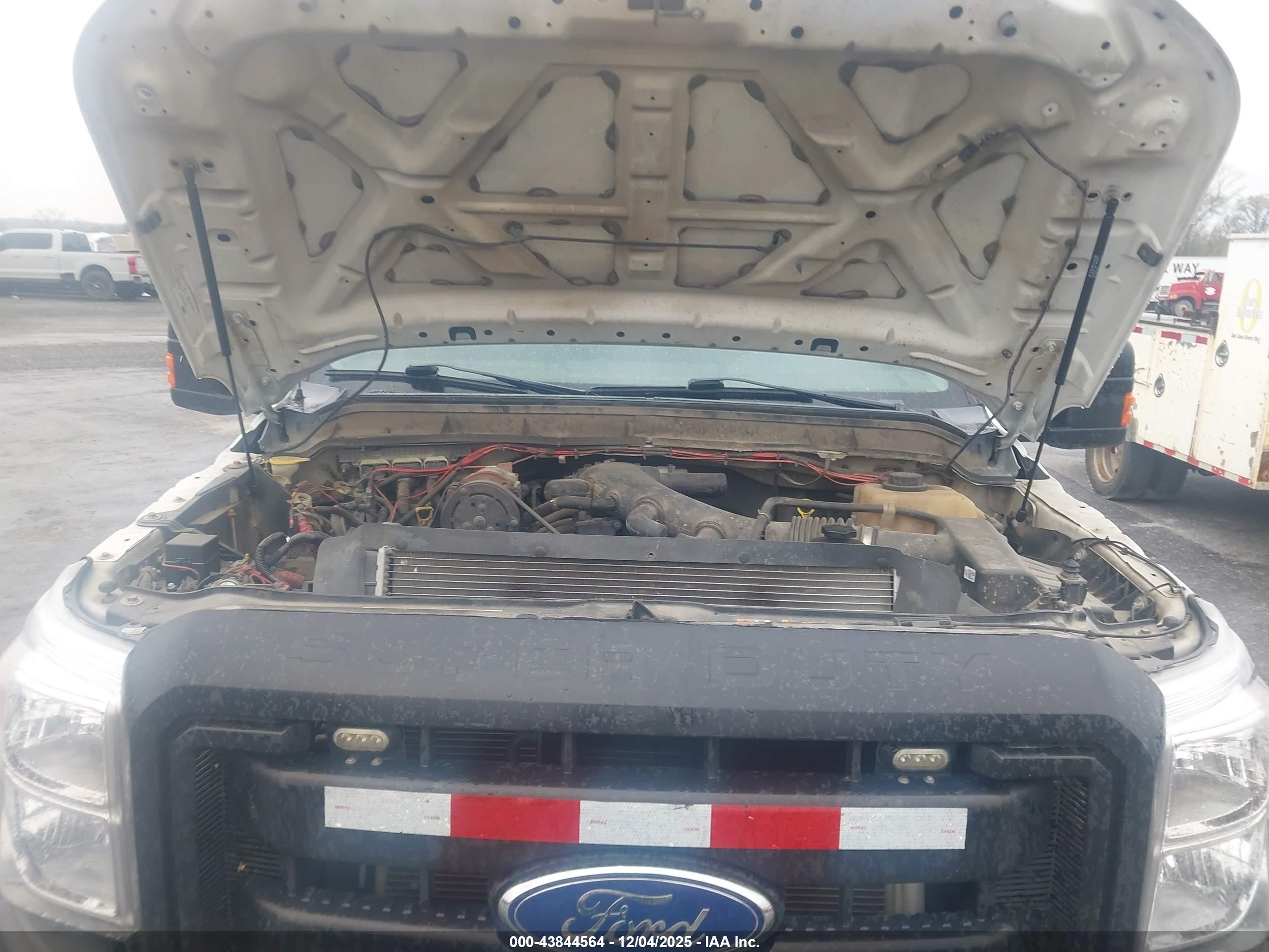FORD F-550 image 10