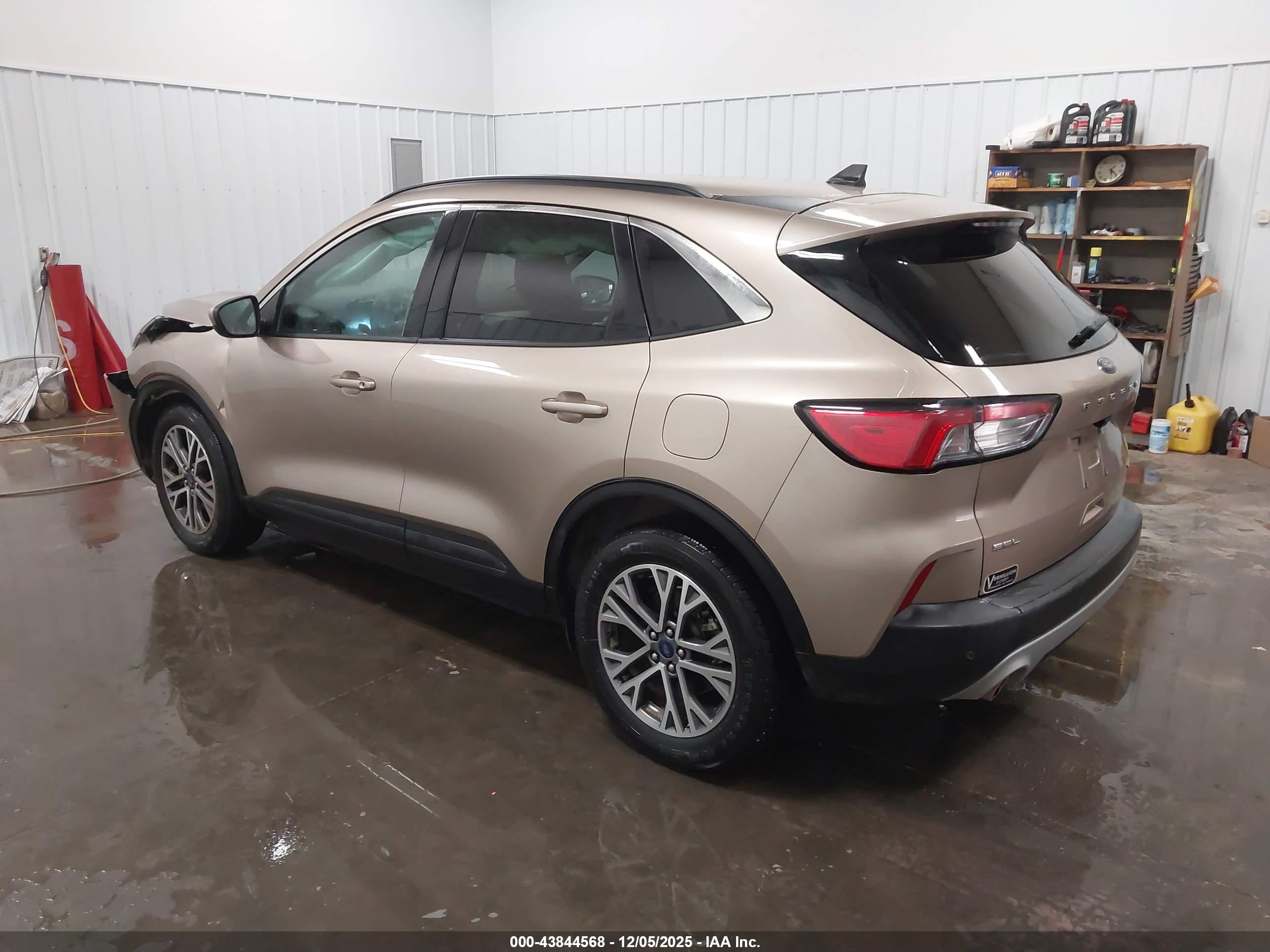 FORD ESCAPE image 3