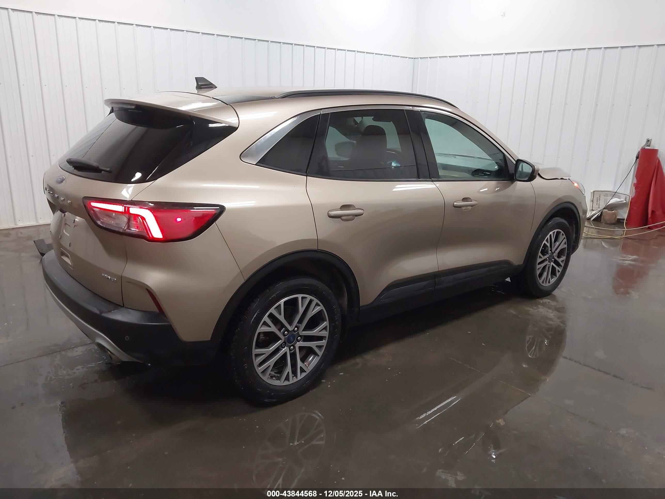 FORD ESCAPE image 4