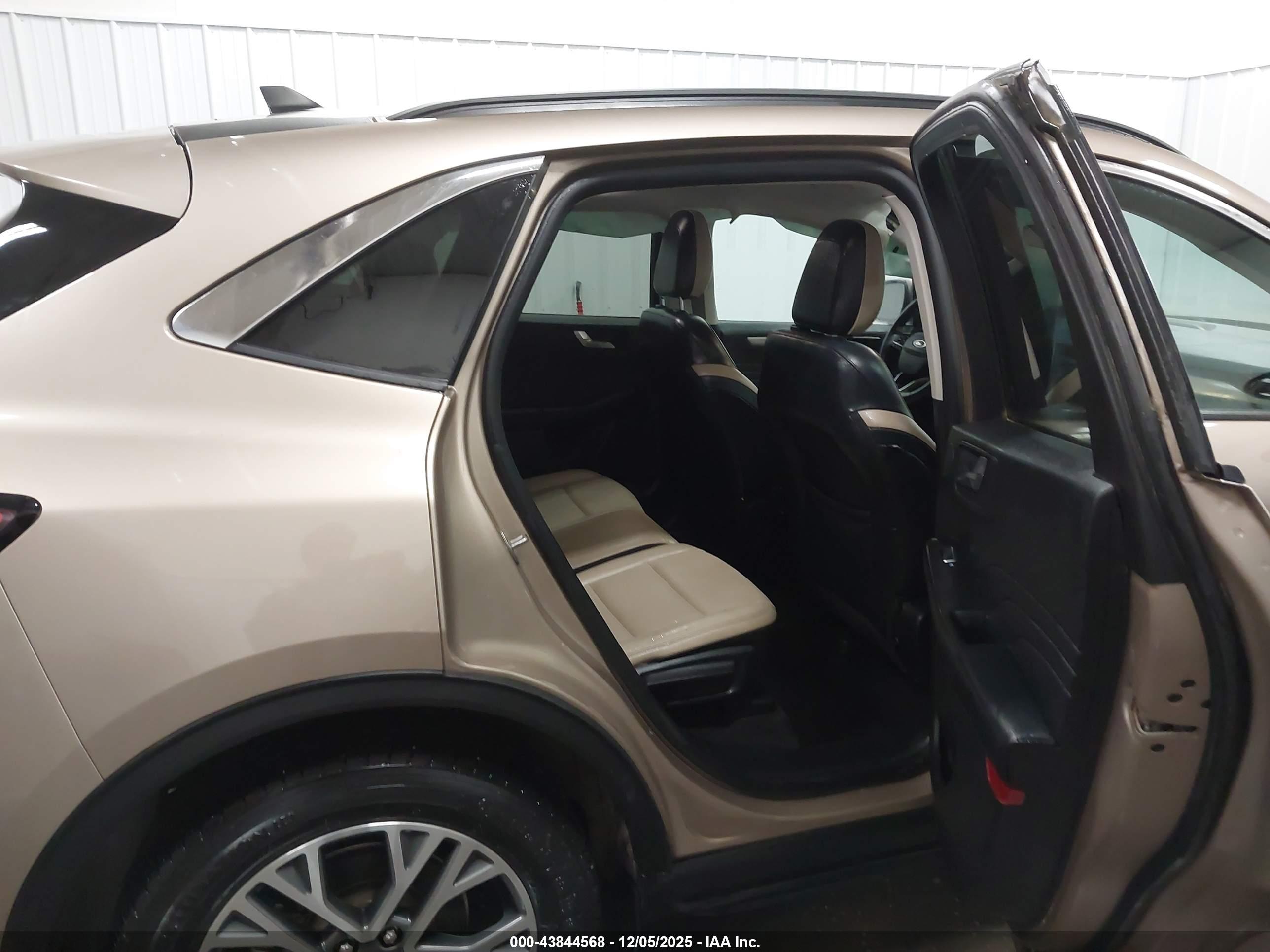 FORD ESCAPE image 8